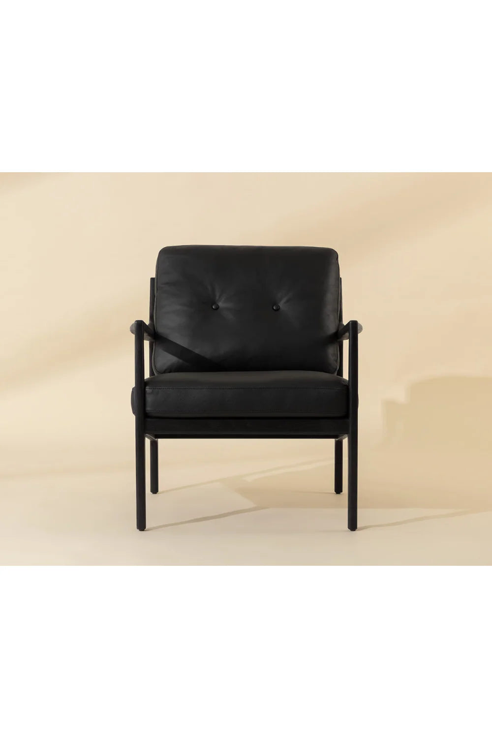 Luxury Button-Tufted Leather Lounge Chair Modern Italian Style for Villa