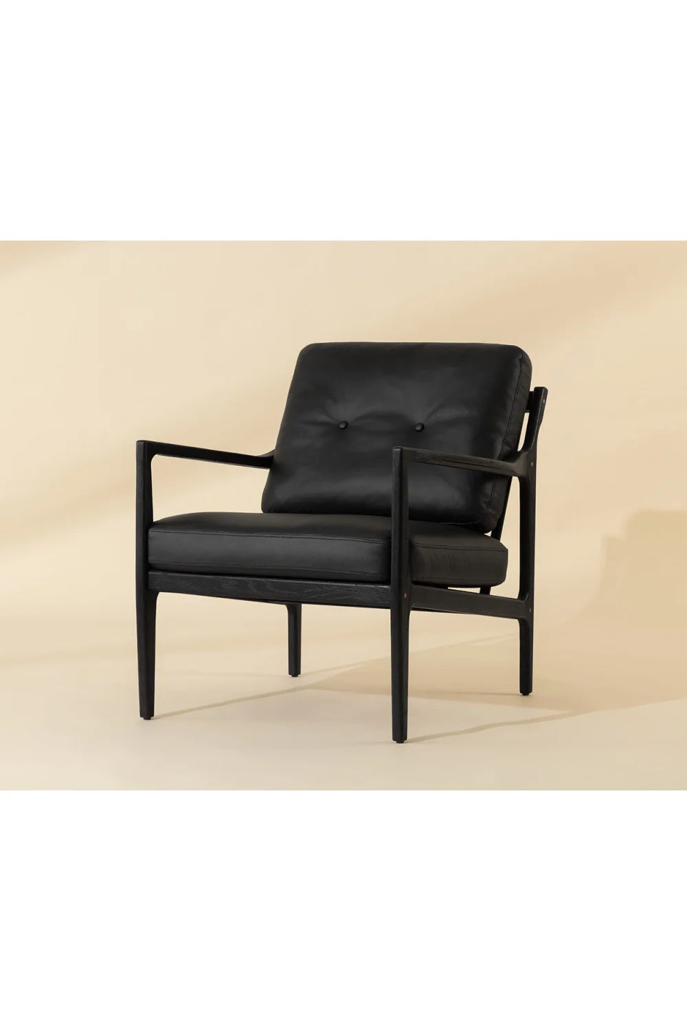 Luxury Button-Tufted Leather Lounge Chair Modern Italian Style for Villa