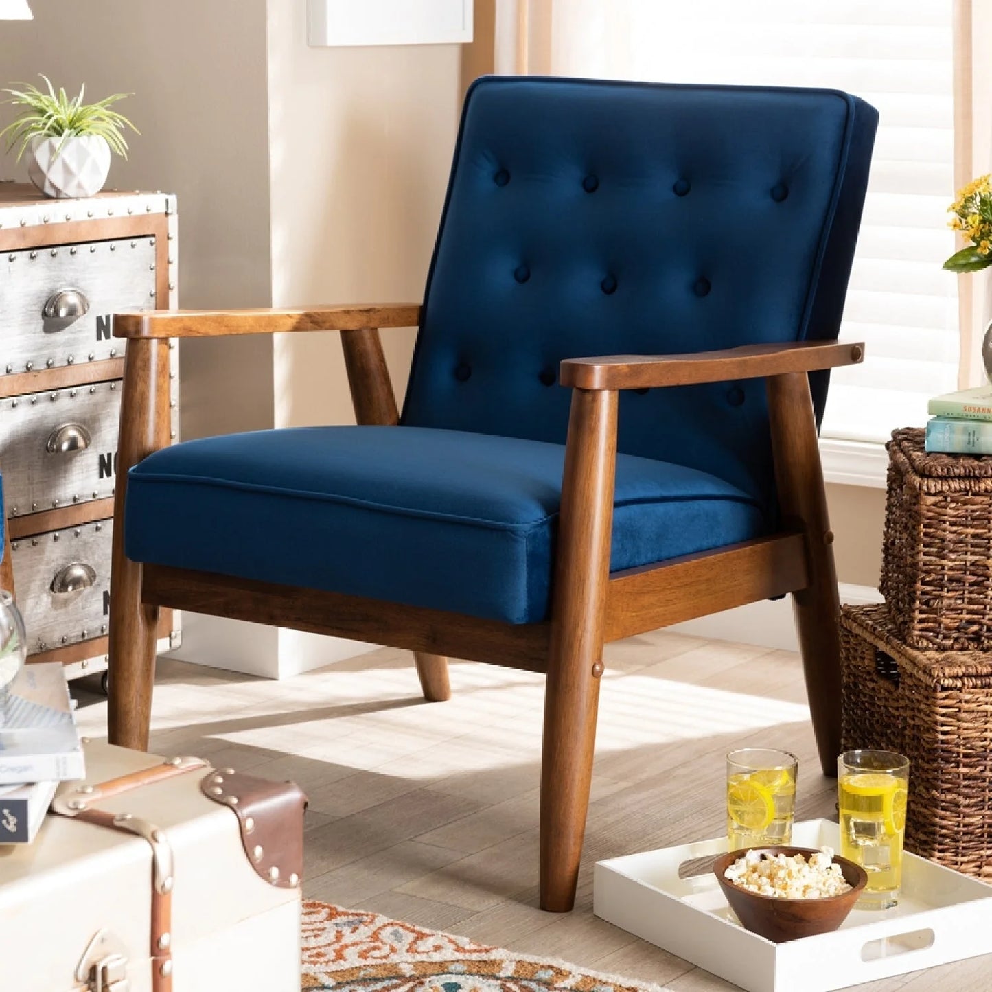 Luxury Button-Tufted Lounge Chair Modern Italian Style for Villa