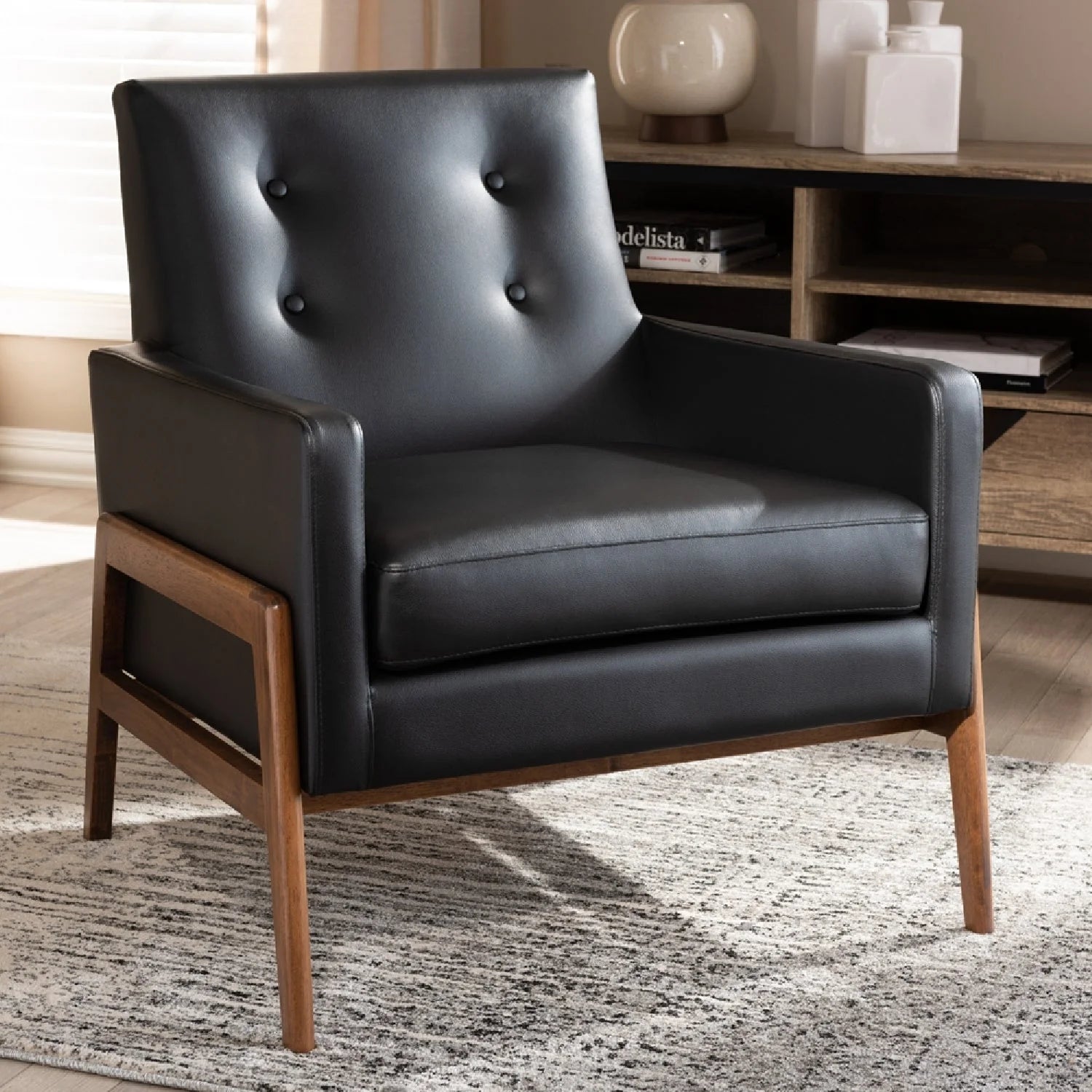 Luxury Button-Tufted Lounge Chair Modern Italian Style for Villa