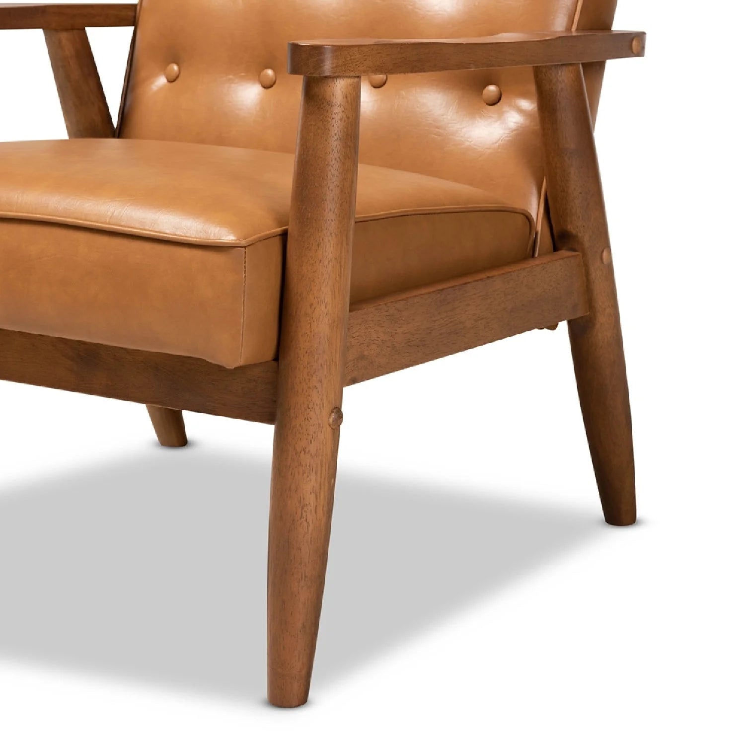 Luxury Button-Tufted Lounge Chair Modern Italian Style for Villa