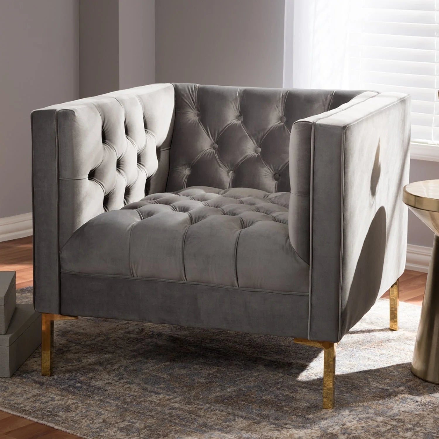 Luxury Button-Tufted Velvet Lounge Chair Modern Italian Style for Villa