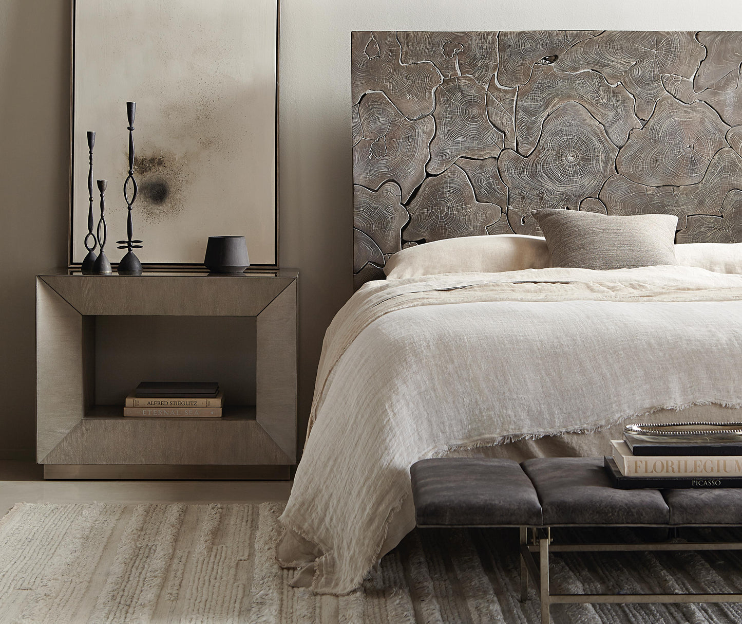 Luxury Calavaras Fabric Panel Bed Modern Italian Style for Villa