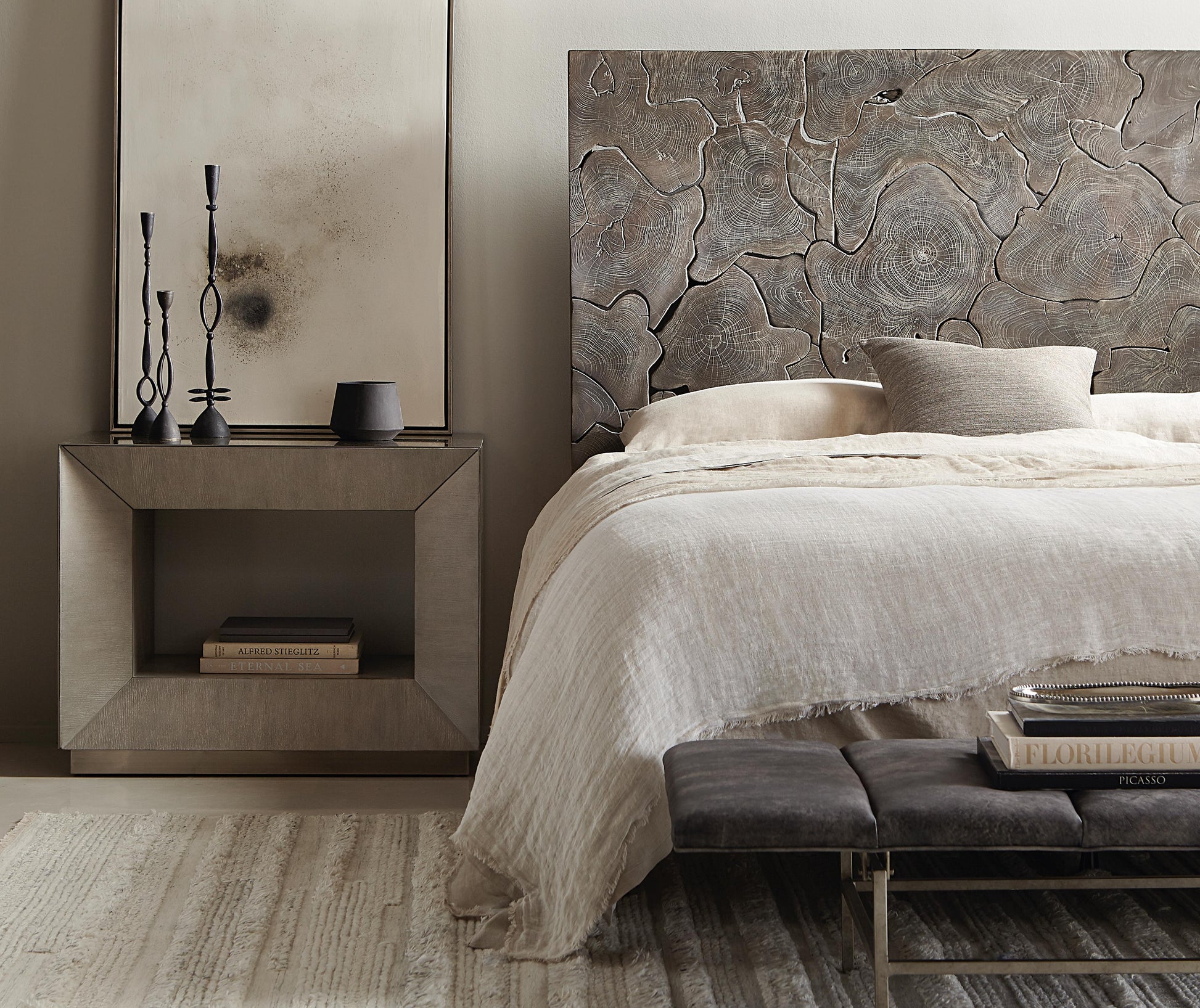 Luxury Calavaras Fabric Panel Bed Modern Italian Style for Villa