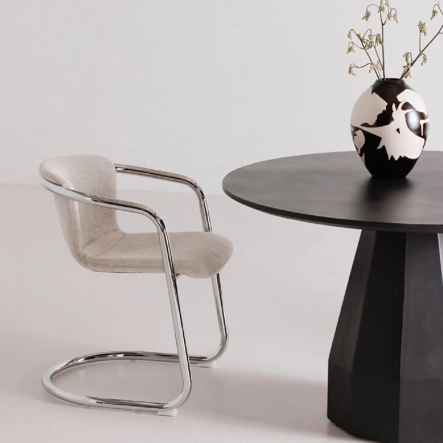 Luxury Cantilevered Iron Dining Armchair European Style for Villa