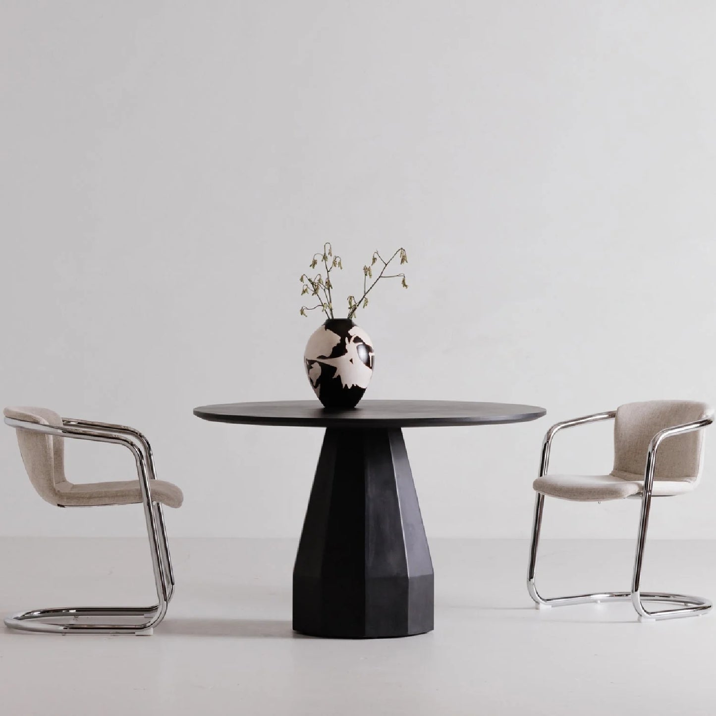 Luxury Cantilevered Iron Dining Armchair European Style for Villa