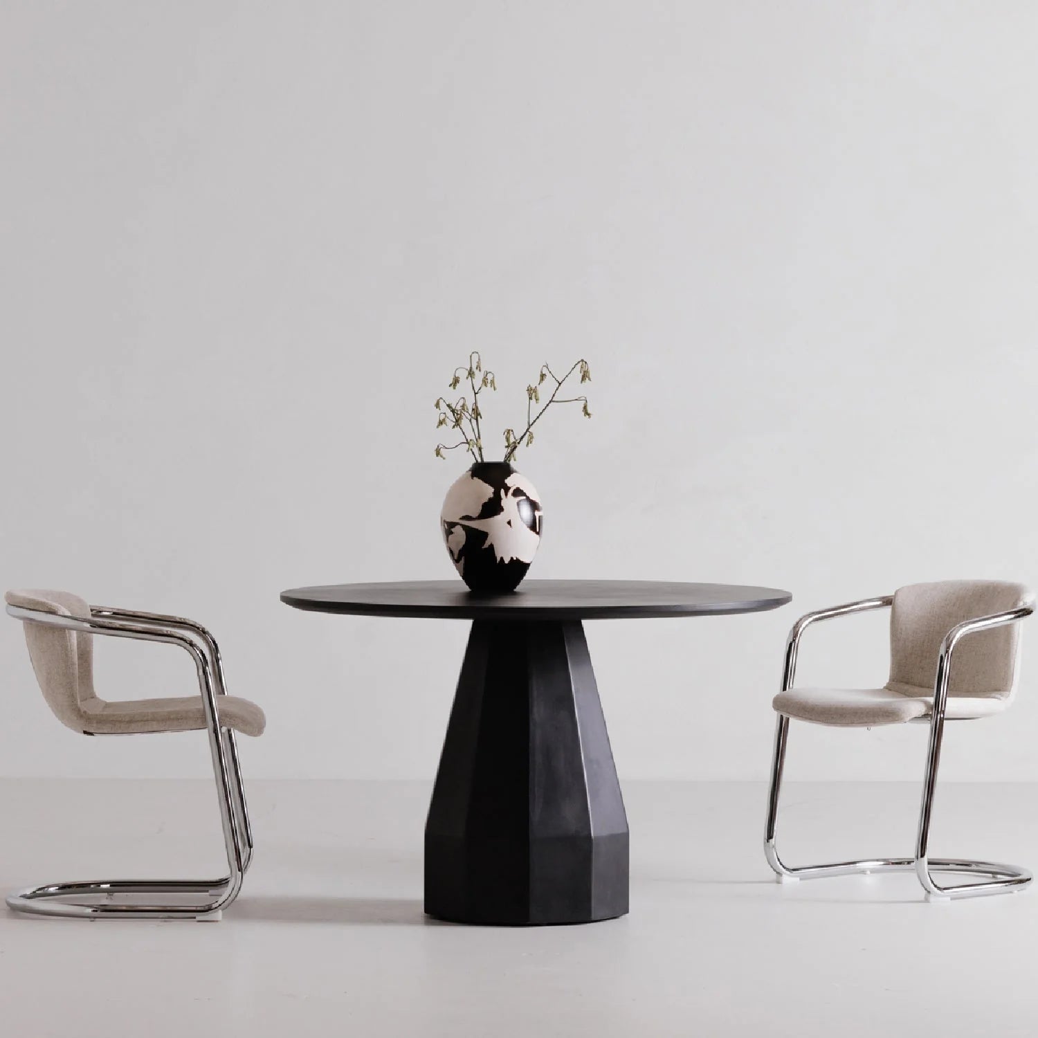 Luxury Cantilevered Iron Dining Armchair European Style for Villa