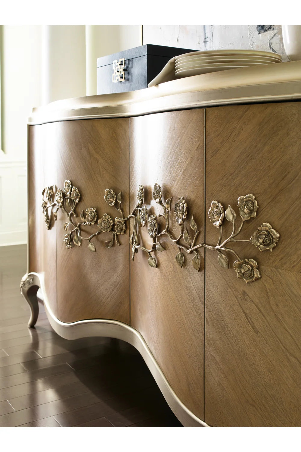 Luxury Carved Floral Buffet Sideboard European Style for Villa