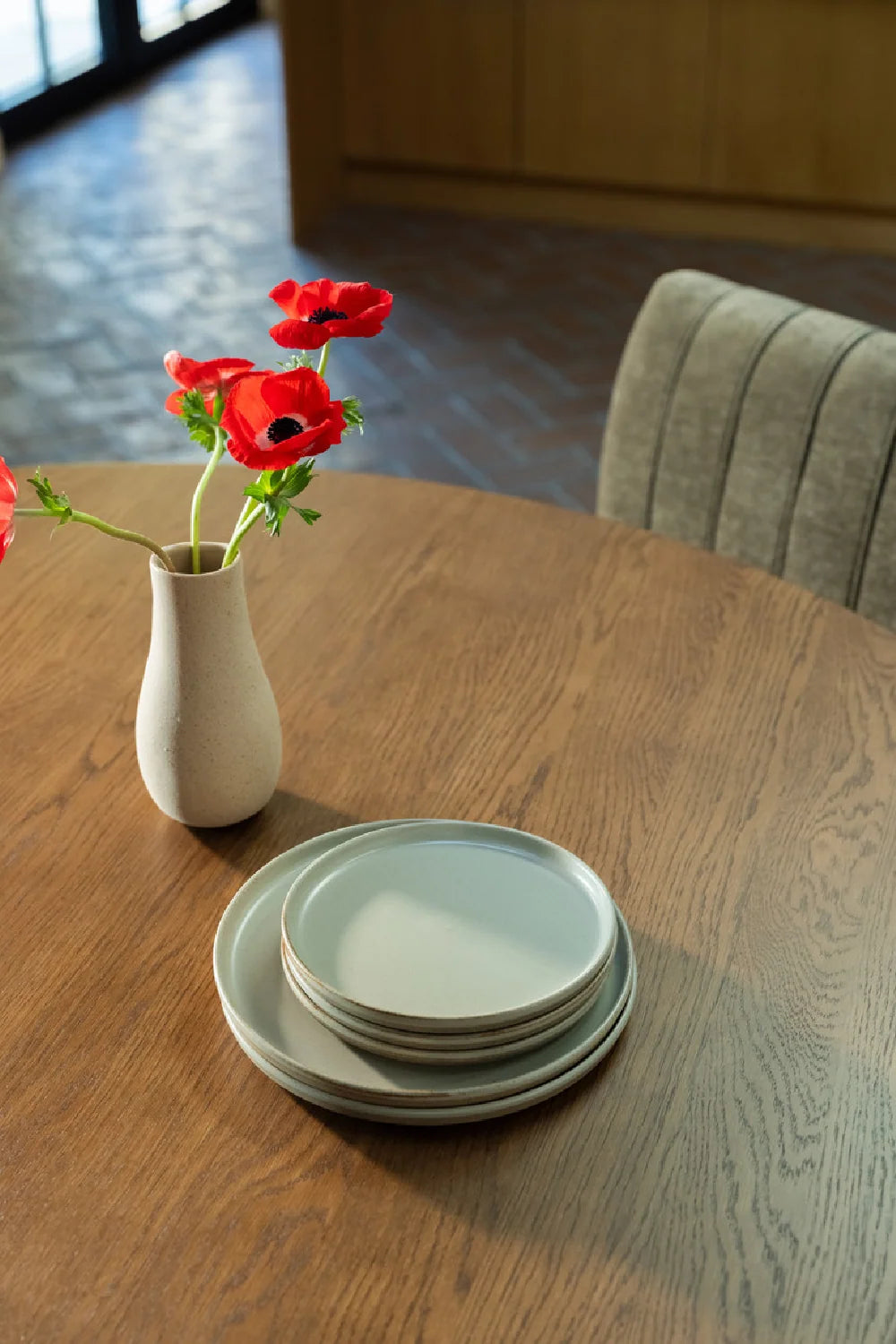 Luxury Clayton Round Oak Dining Table Modern Italian Style for Villa