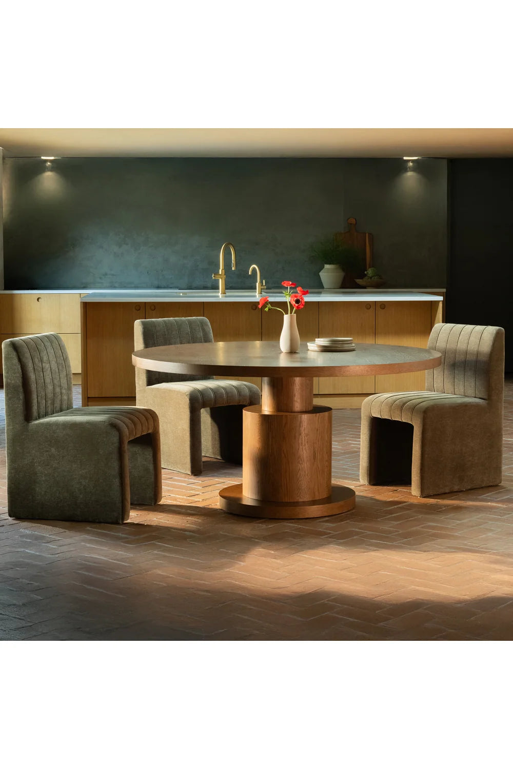 Luxury Clayton Round Oak Dining Table Modern Italian Style for Villa