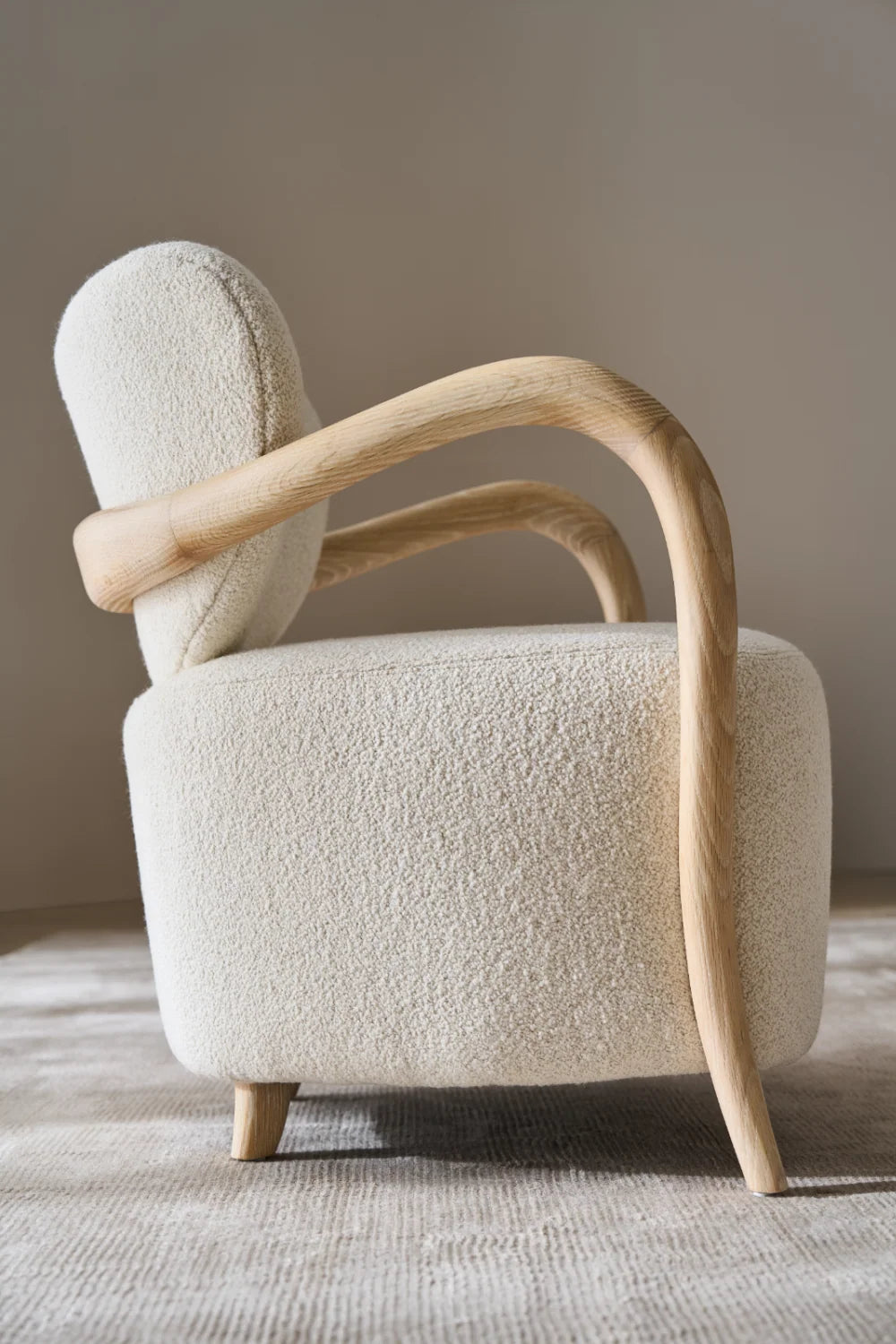Luxury Concave Back Boucle Accent Chair Modern Italian Style for Villa
