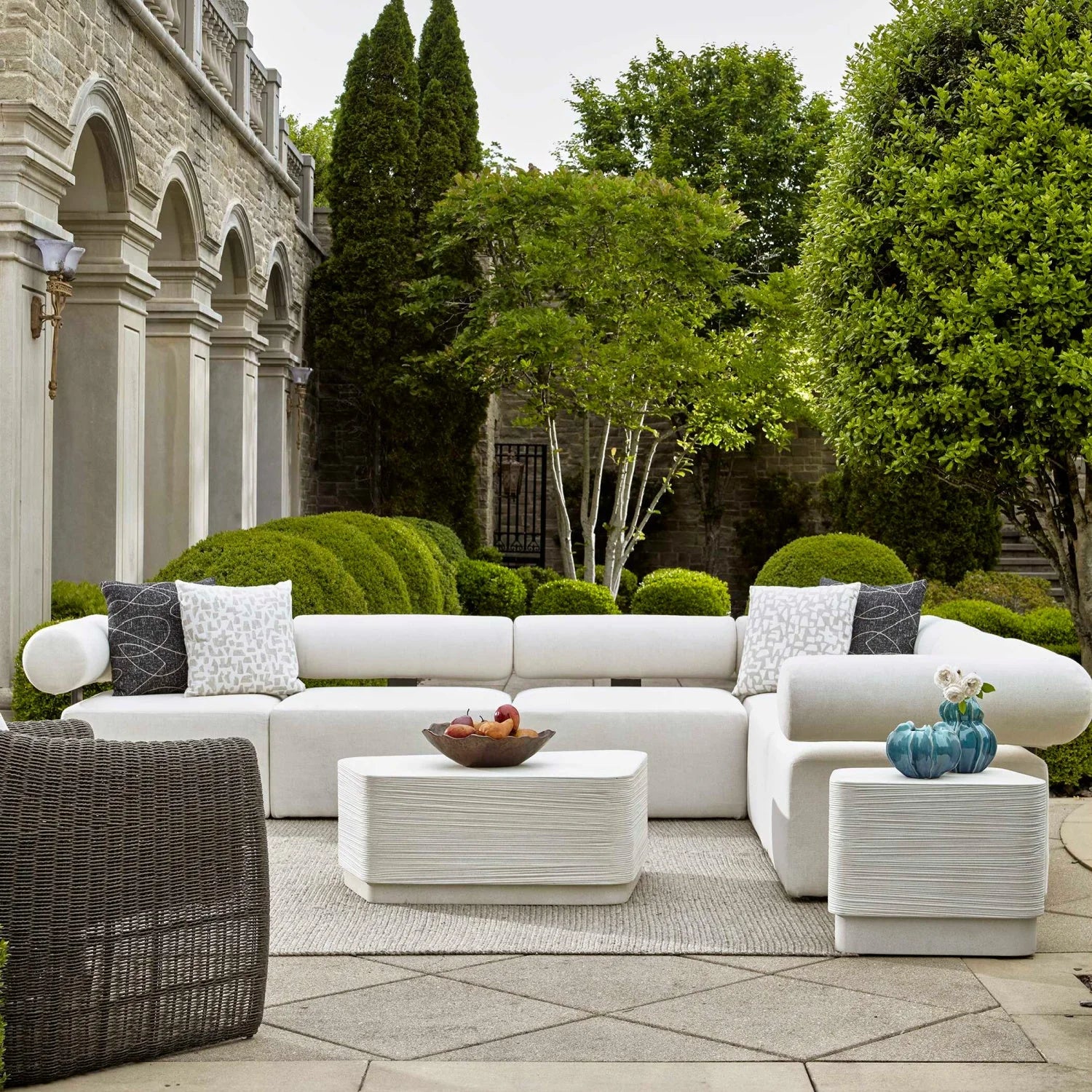 Luxury Concrete Wavy Coffee Table Modern Italian Style for Villa