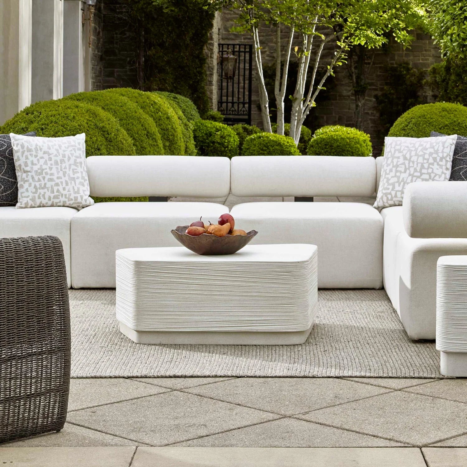 Luxury Concrete Wavy Coffee Table Modern Italian Style for Villa