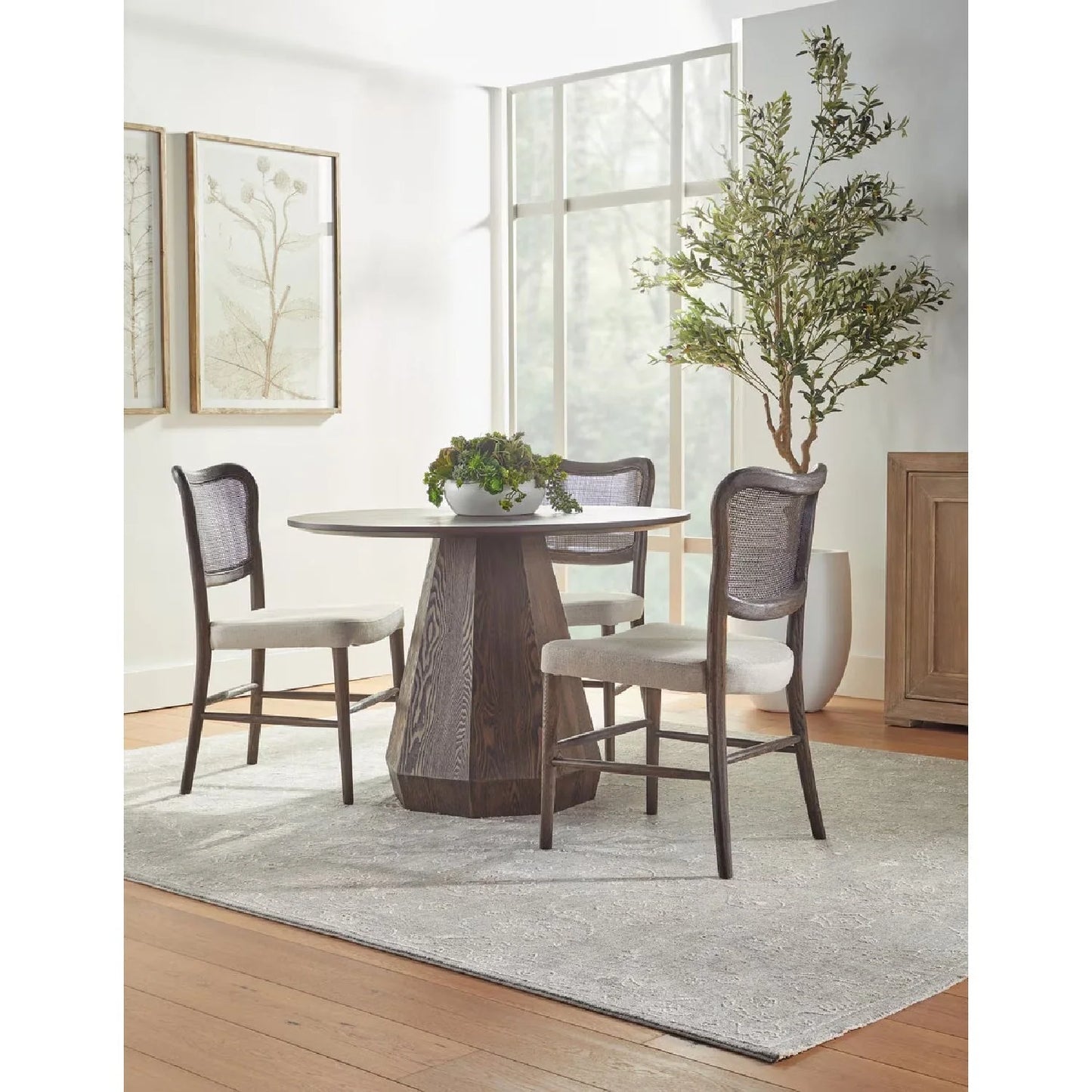 Luxury Coulter Round Wood Dining Table Modern Italian Style for Villa