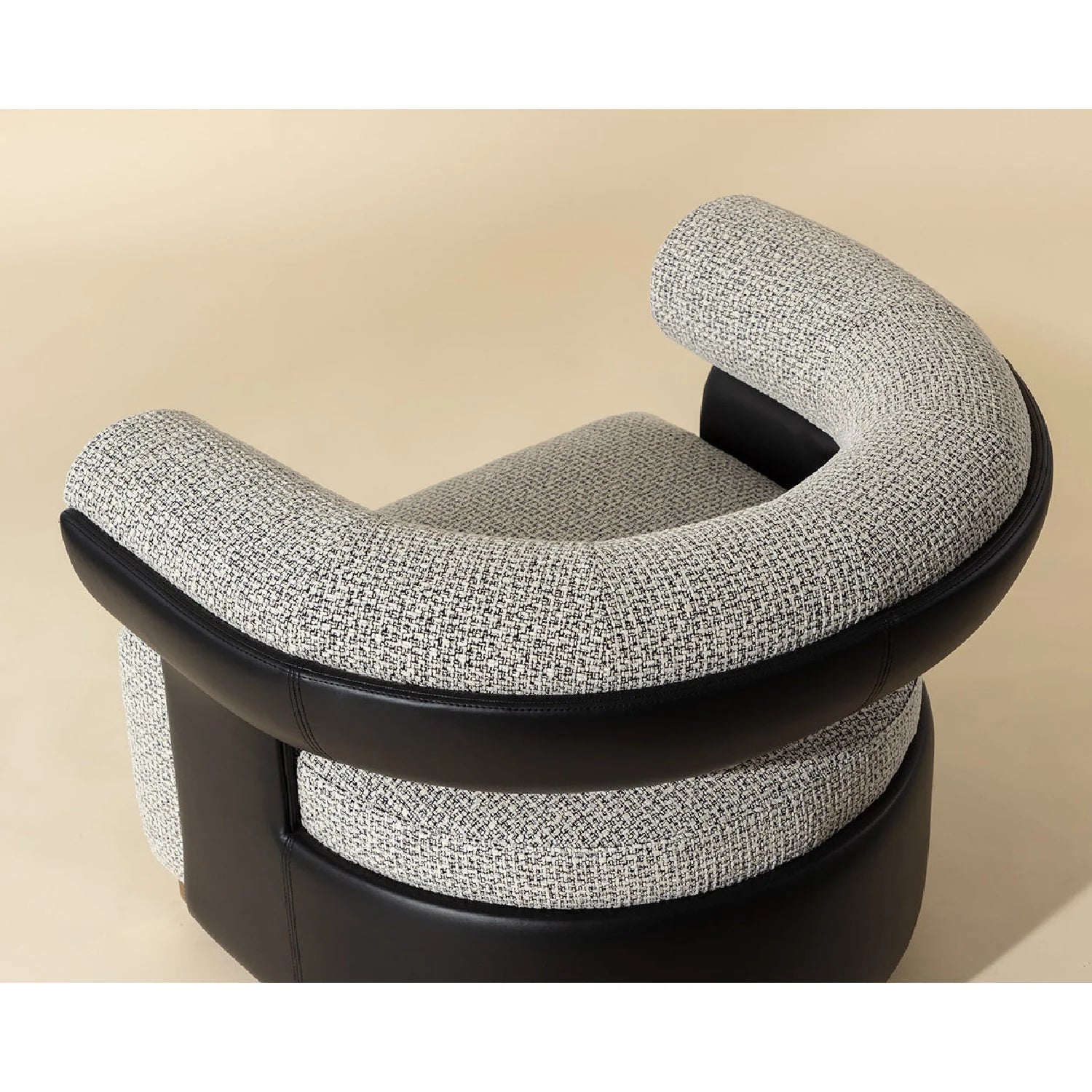 Luxury Curved Fabric Swivel Lounge Chair Modern Italian Style for Villa