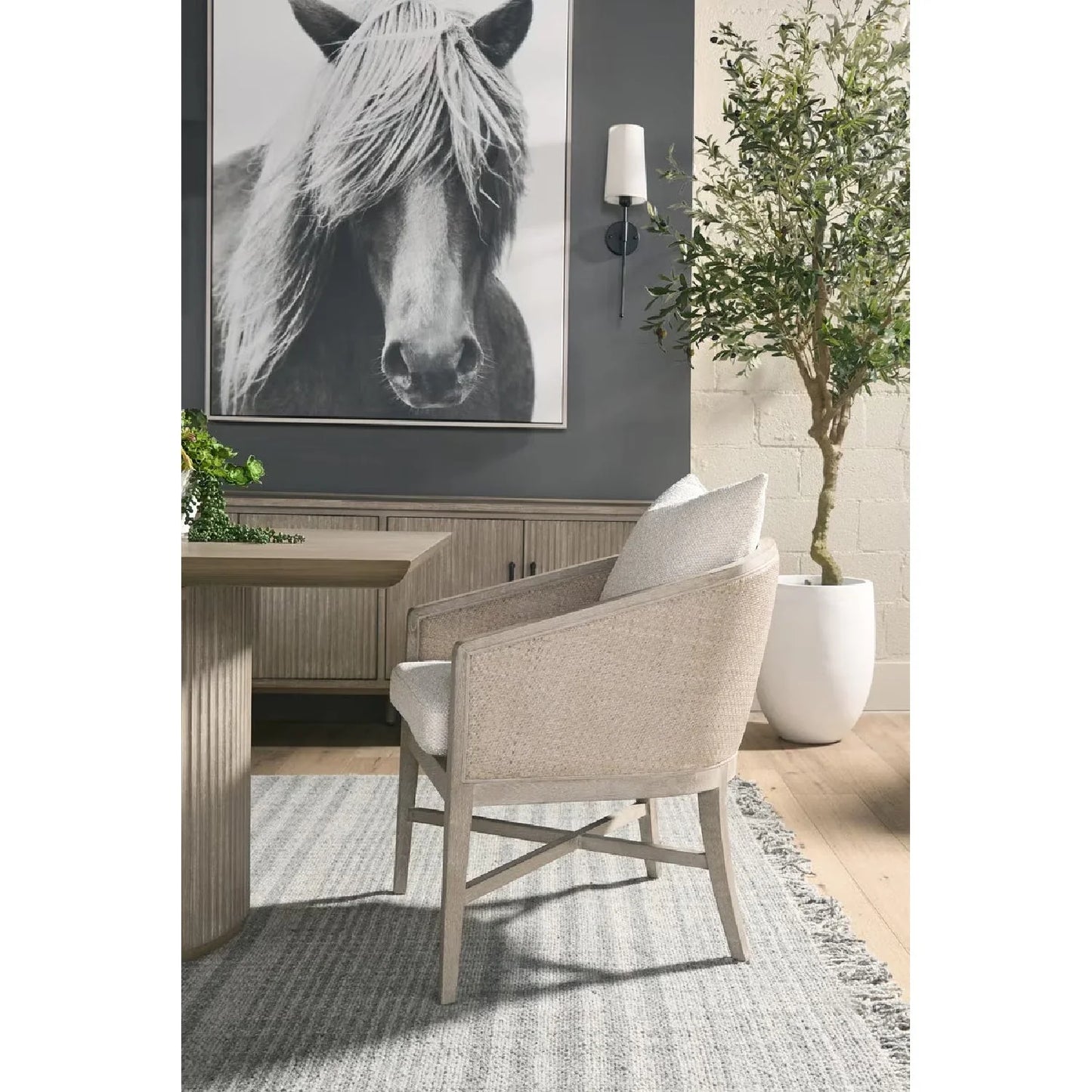 Luxury Curved Oak Linen Lounge Chair Modern Italian Style for Villa