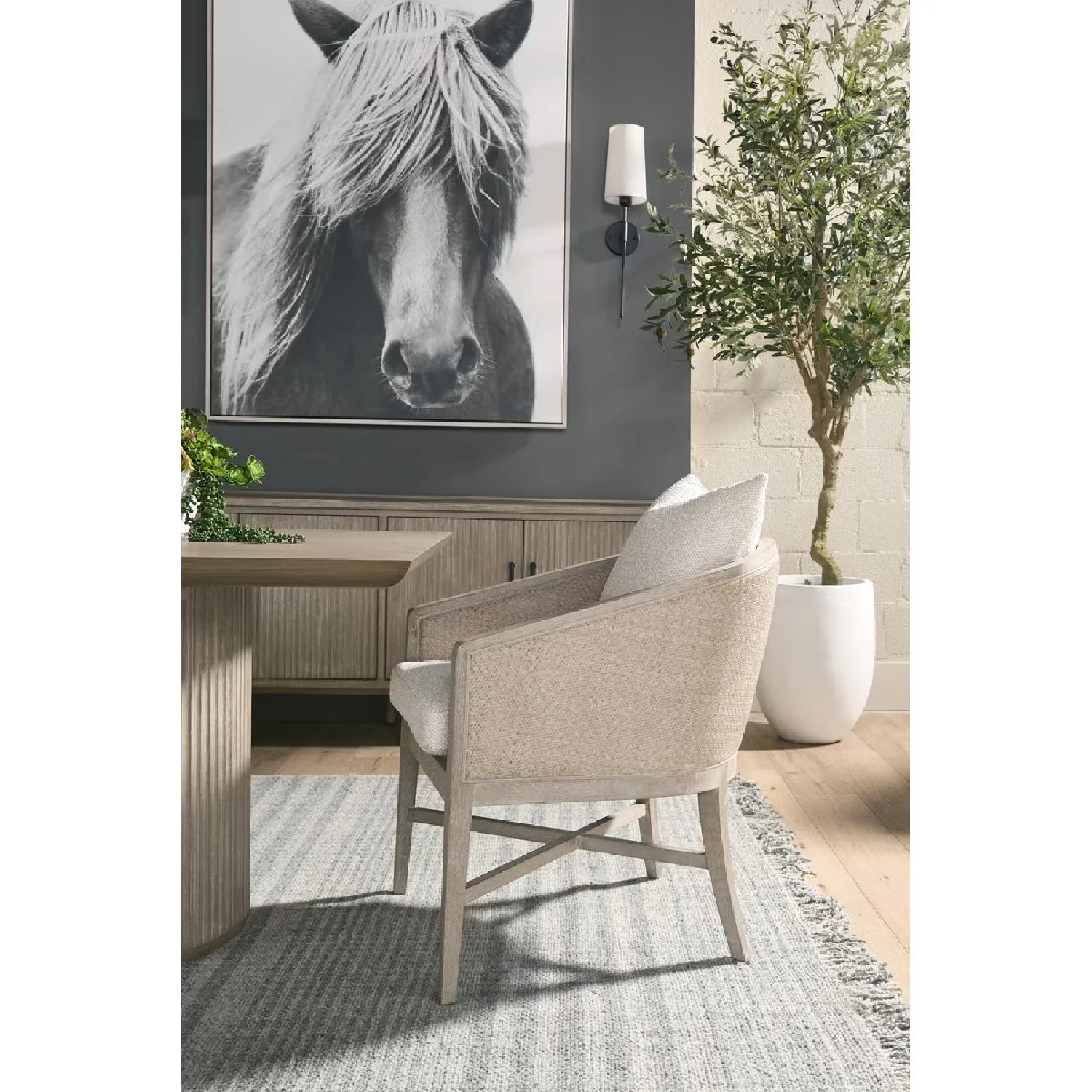 Luxury Curved Oak Linen Lounge Chair Modern Italian Style for Villa
