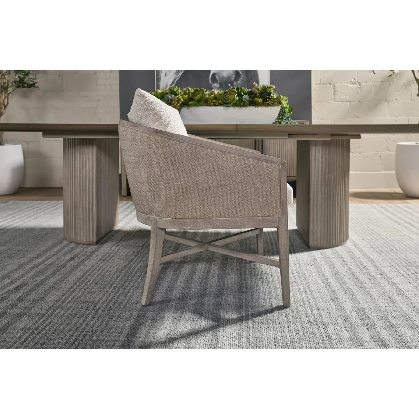 Luxury Curved Oak Linen Lounge Chair Modern Italian Style for Villa