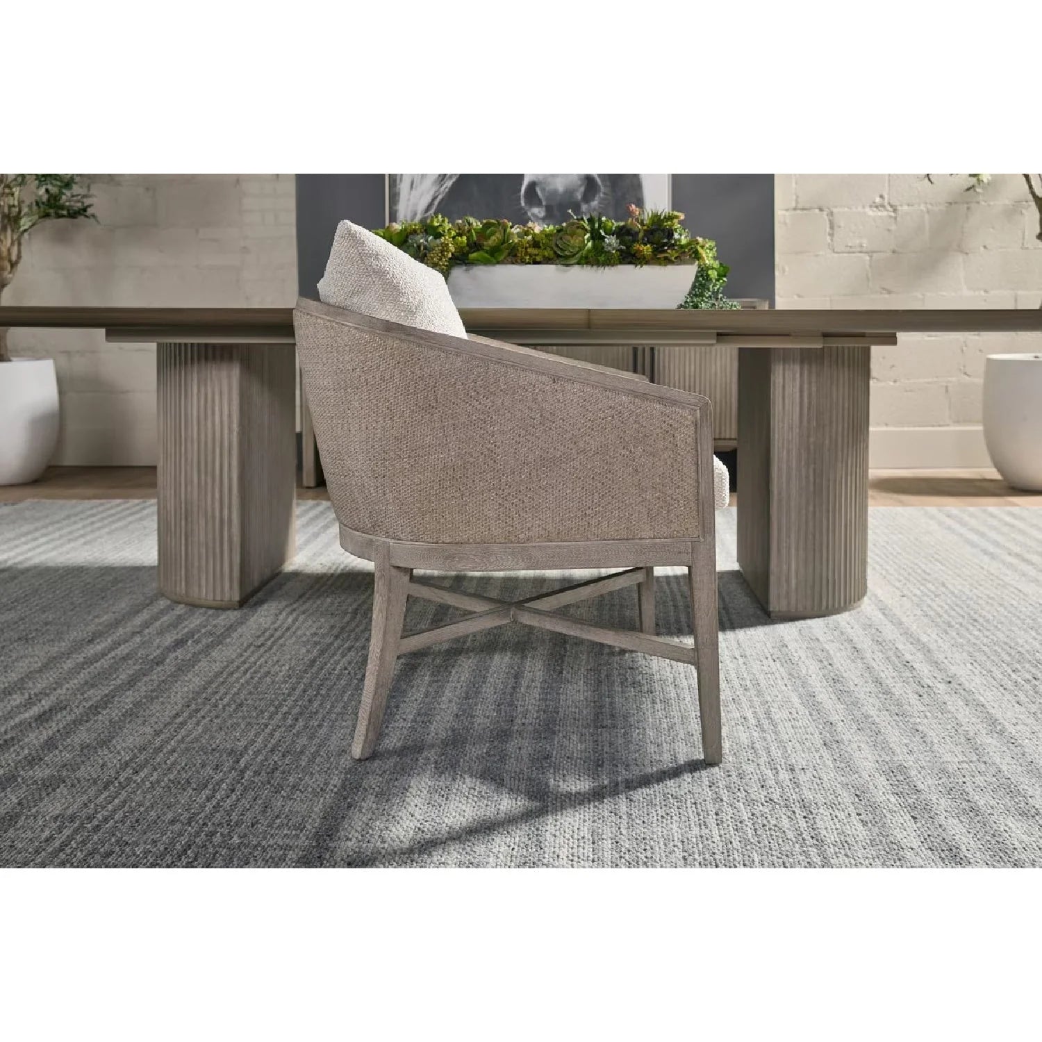 Luxury Curved Oak Linen Lounge Chair Modern Italian Style for Villa