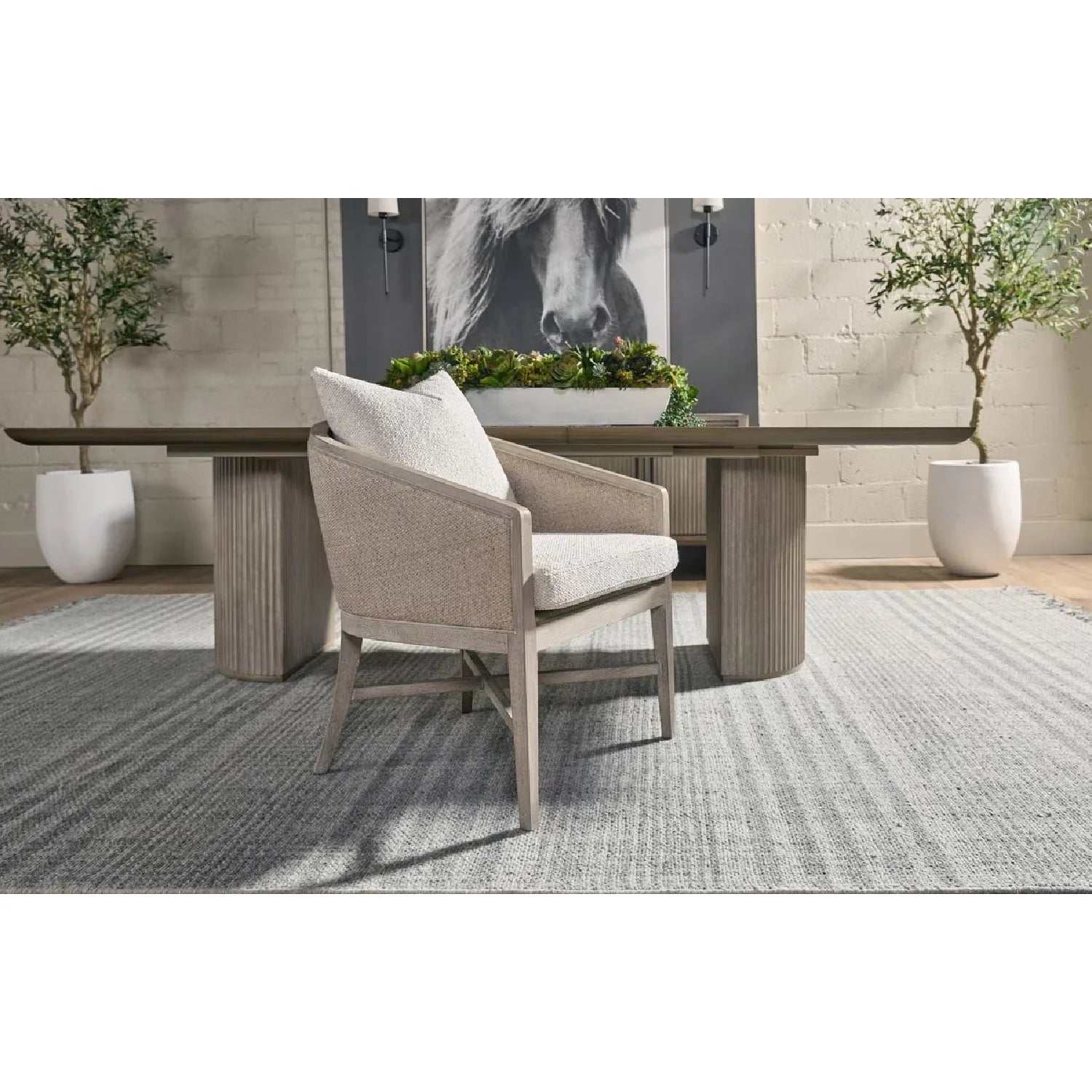 Luxury Curved Oak Linen Lounge Chair Modern Italian Style for Villa
