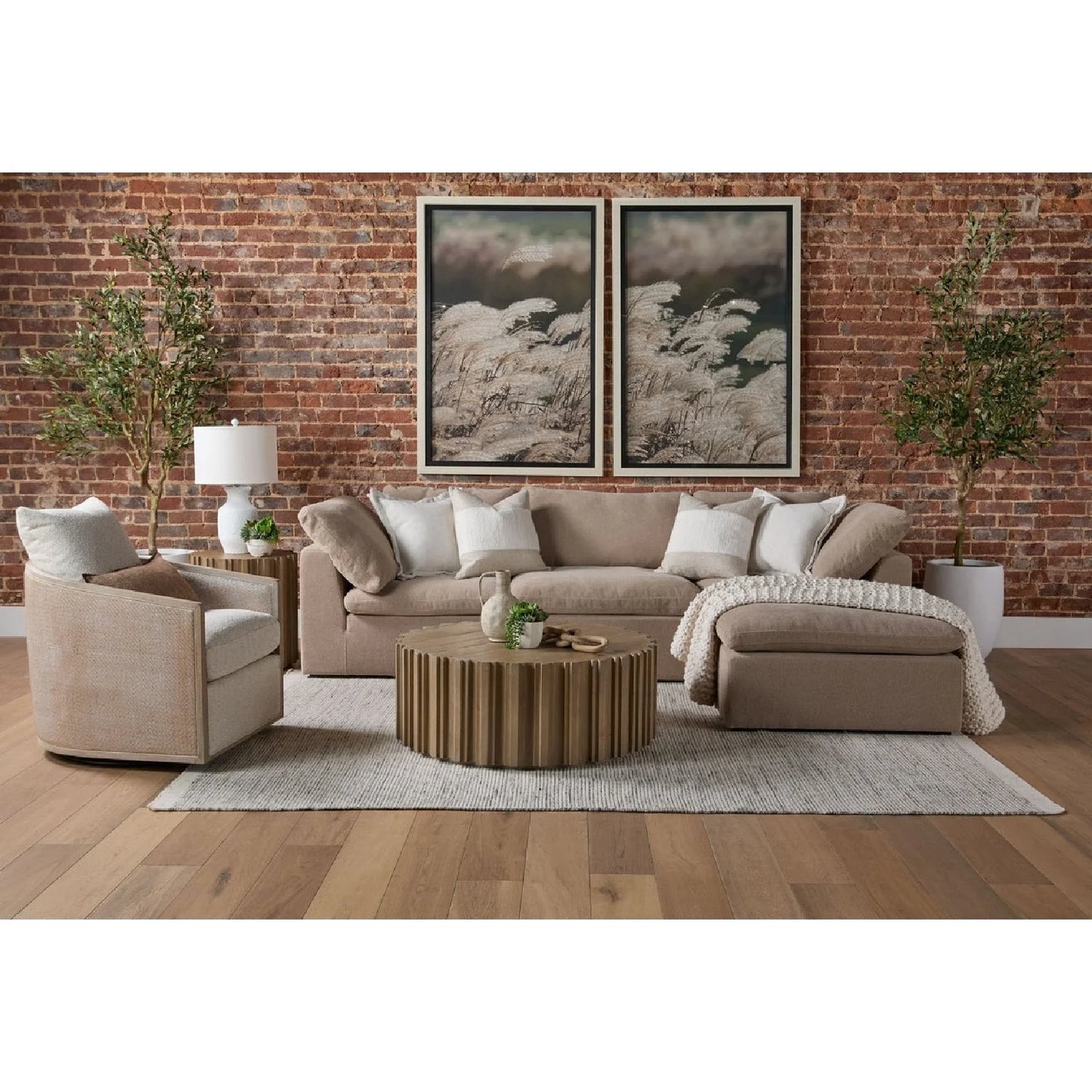 Luxury Curved Oak Swivel Lounge Chair European Style for Villa