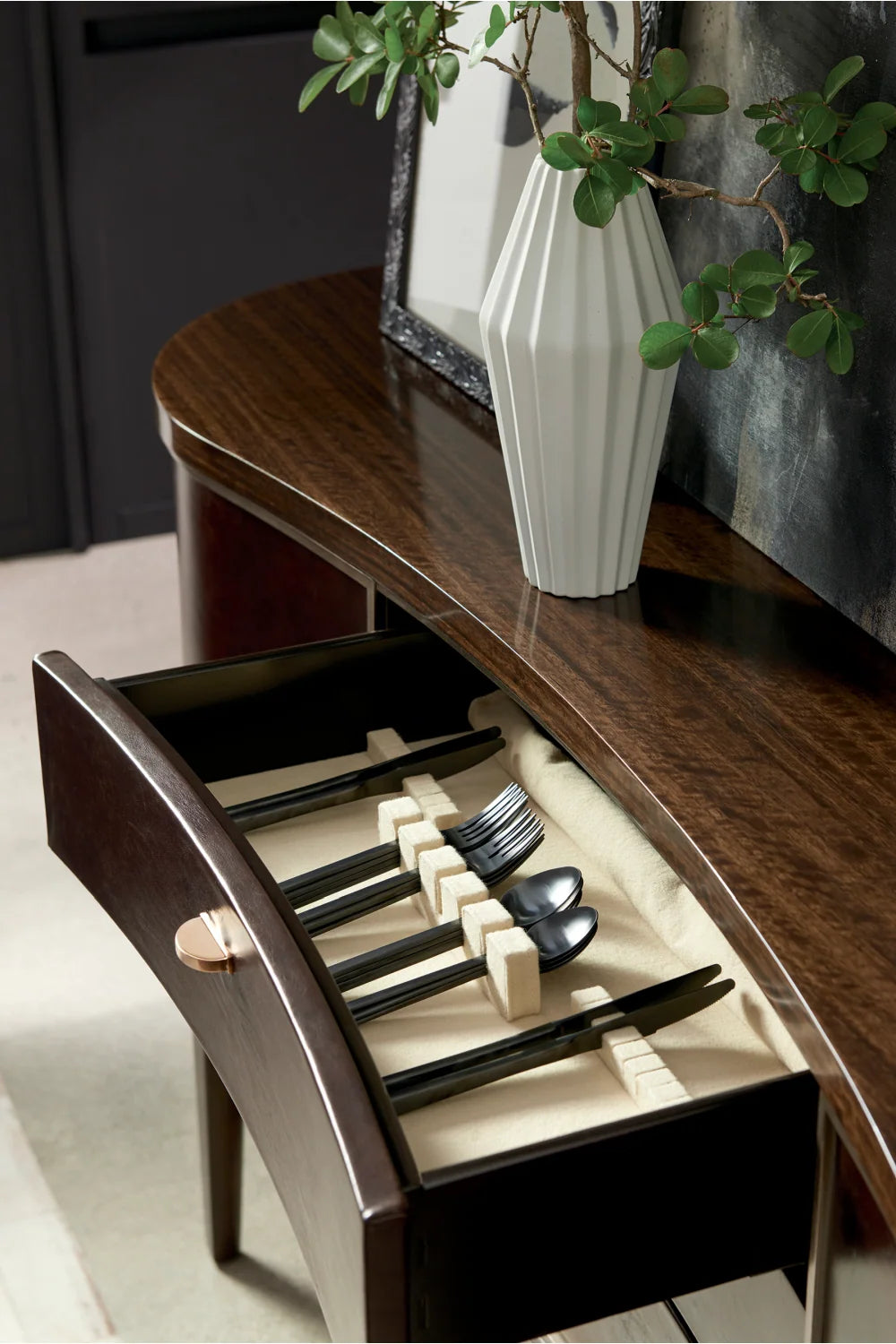 Luxury Dark Eucalyptus Curved Sideboard European Style for Villa