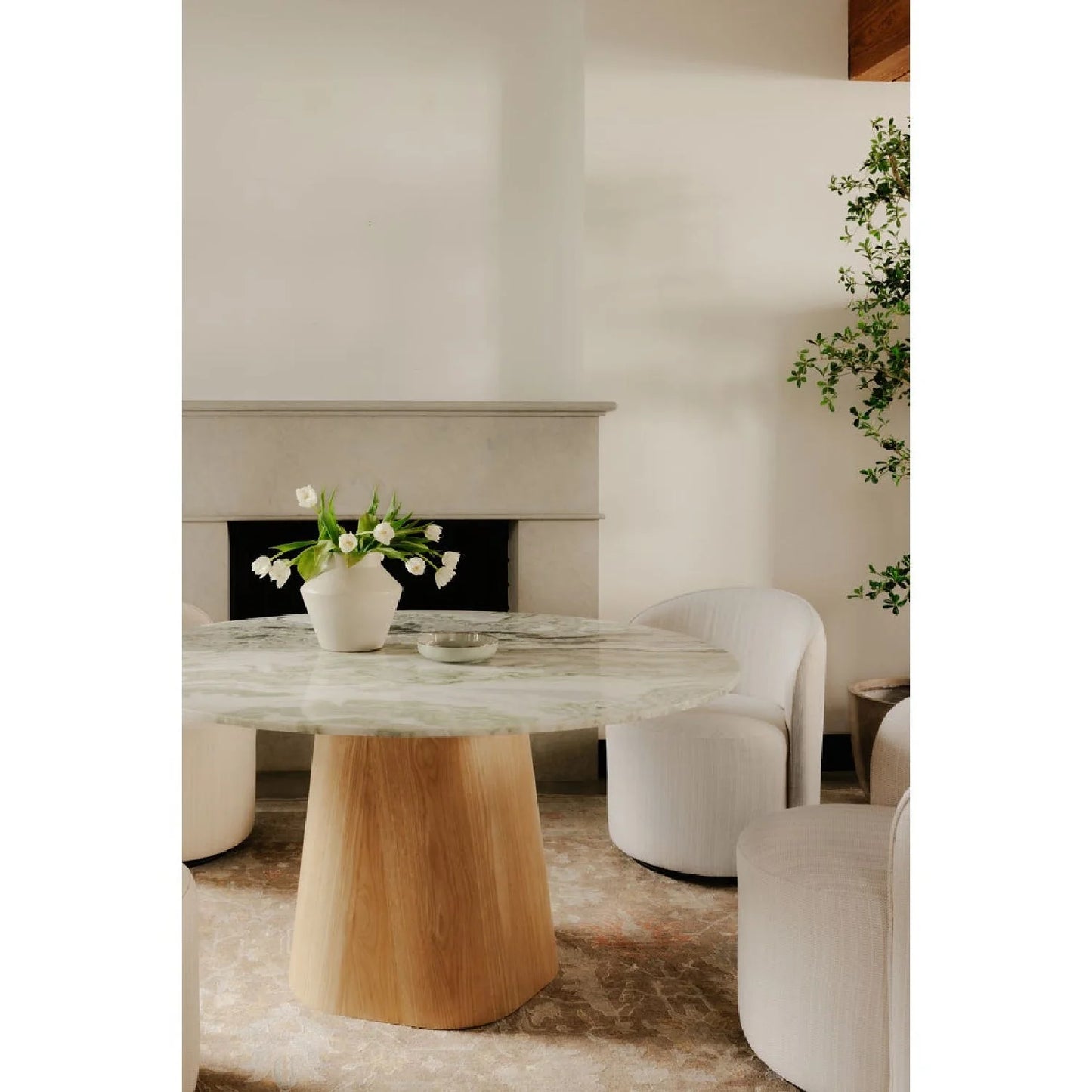 Luxury Evelyn Round Onyx Marble Dining Table Modern Italian Style for Villa