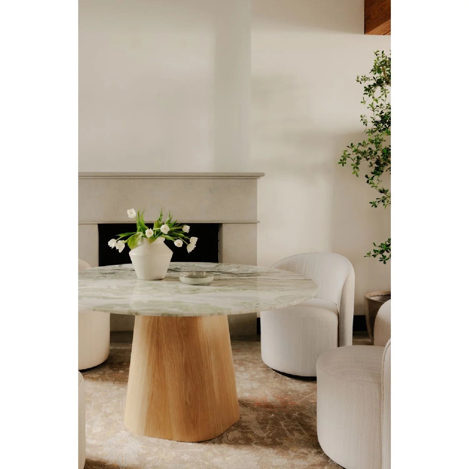 Luxury Evelyn Round Onyx Marble Dining Table Modern Italian Style for Villa