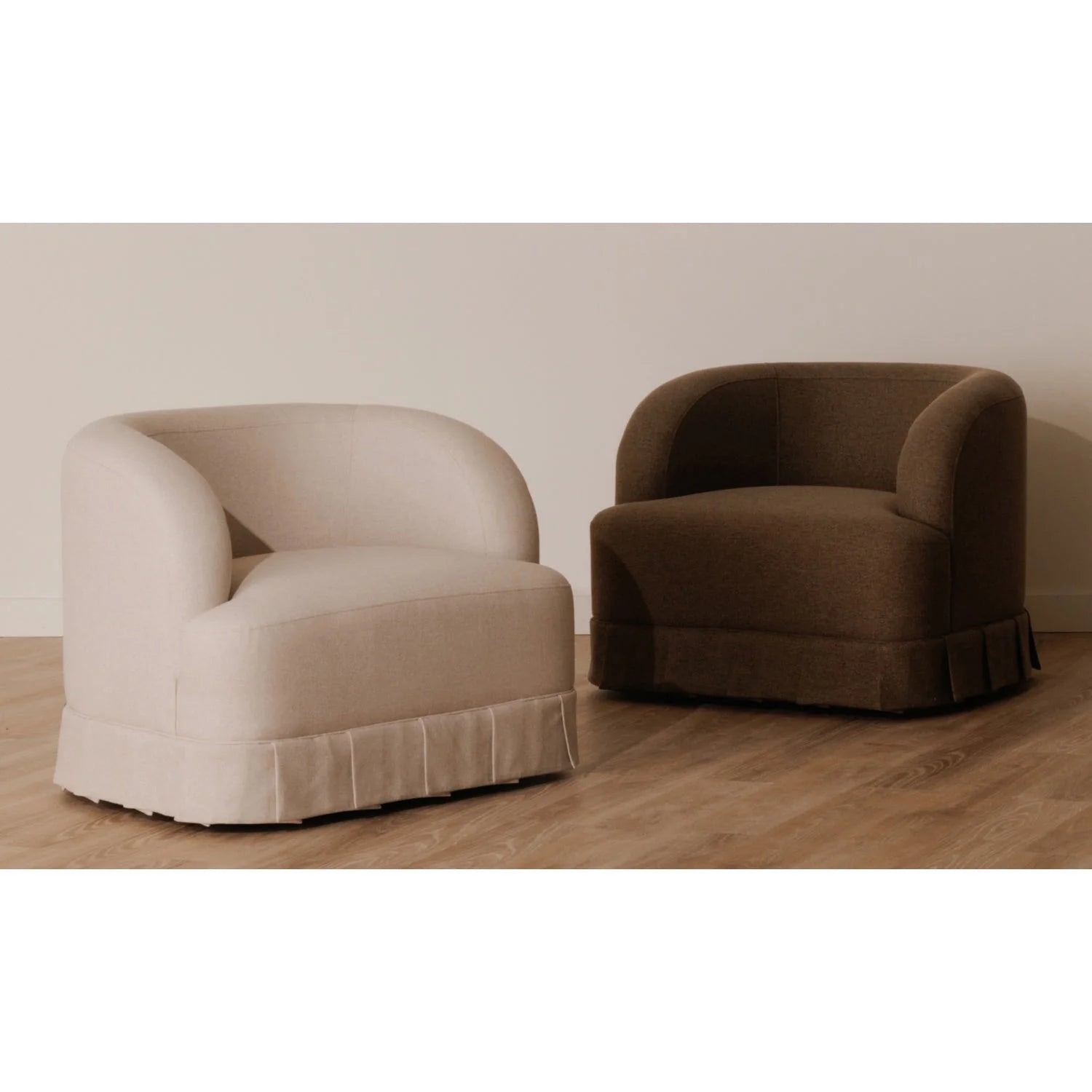 Luxury Fabric Pleated Swivel Chair Modern Italian Style for Villa
