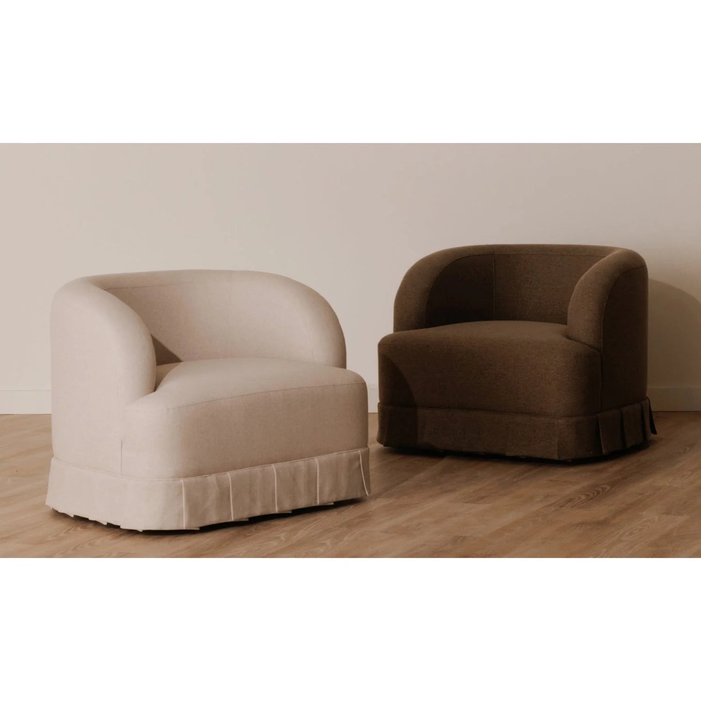 Luxury Fabric Pleated Swivel Chair Modern Italian Style for Villa