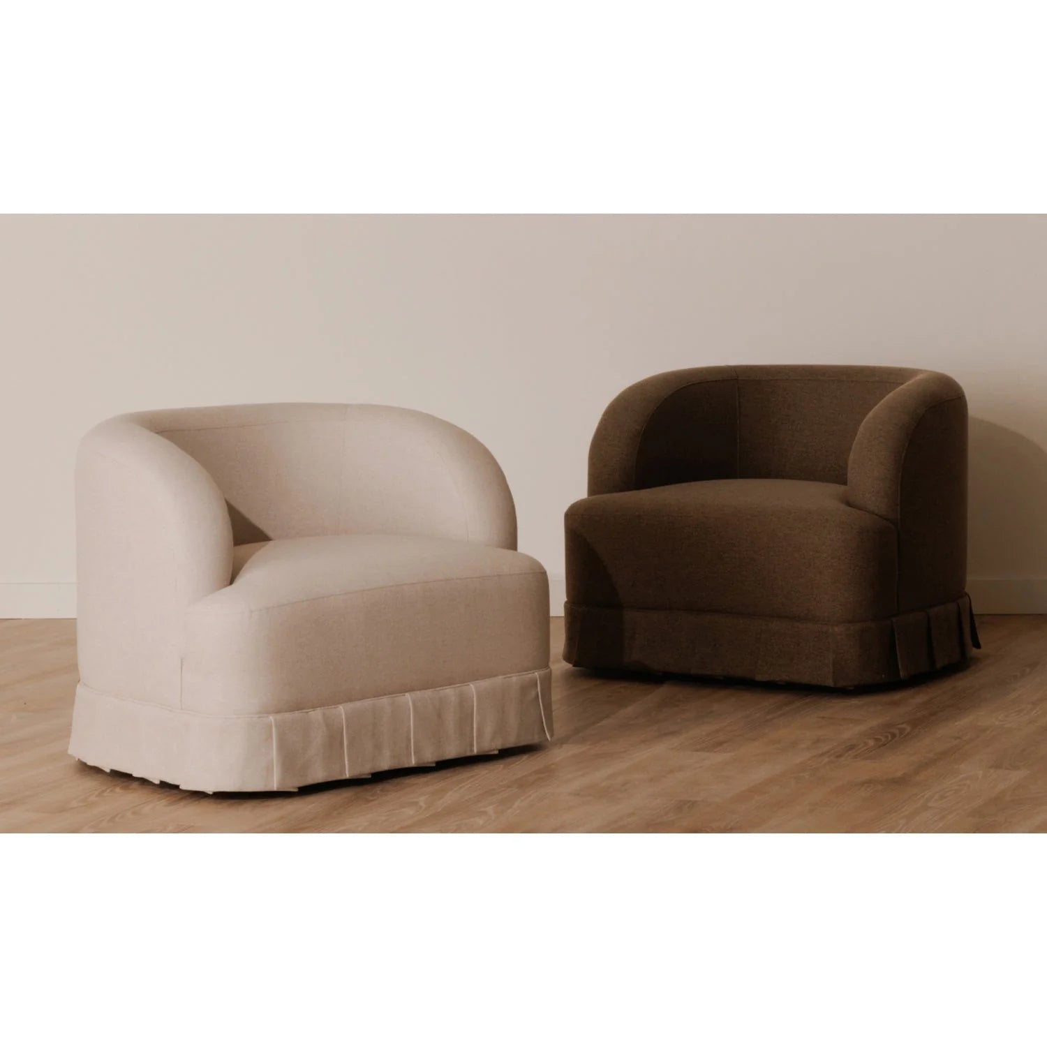 Luxury Fabric Pleated Swivel Chair Modern Italian Style for Villa