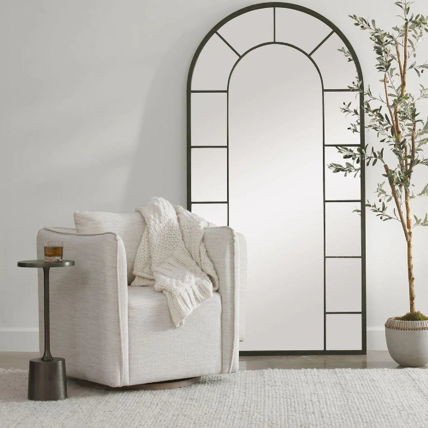 Luxury Flanged Fabric Swivel Accent Chair Modern Italian Style for Villa