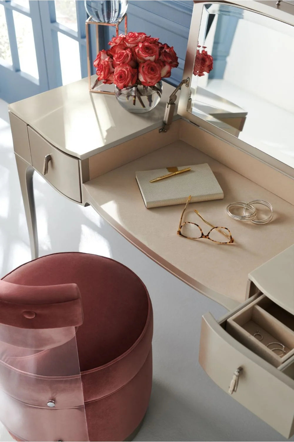 Luxury Flip-Top Mirror Modern Vanity Desk European Style for Villa