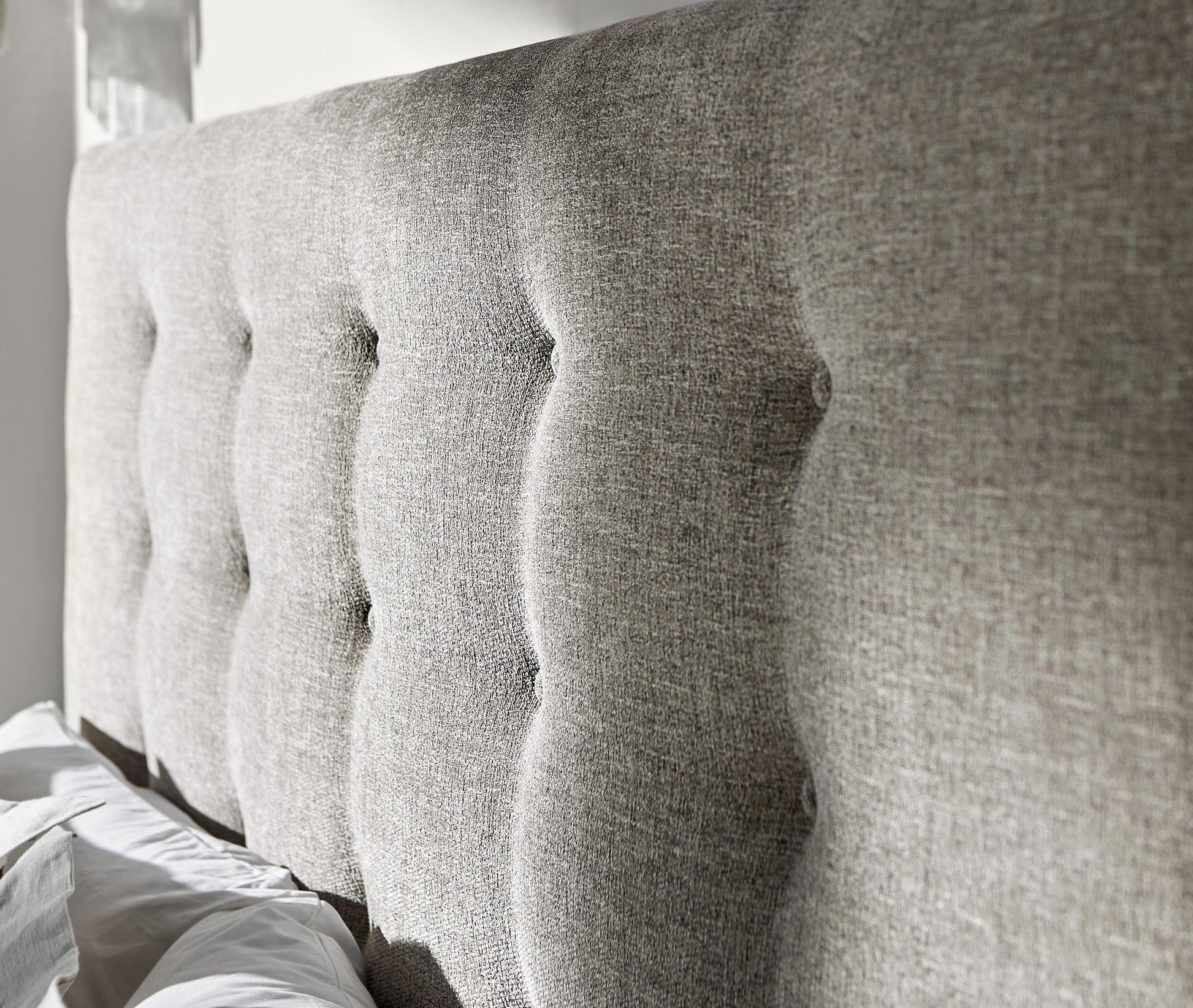 Luxury Foundations Fabric Panel Bed Modern Italian Style for Villa