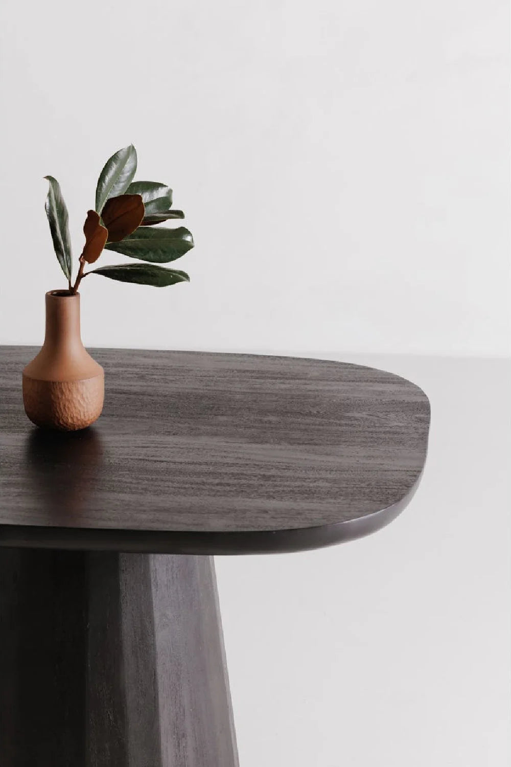 Luxury Freed Black Acacia Oval Dining Table Modern Italian Style for Villa