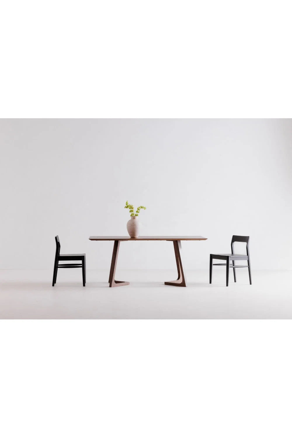 Luxury Godenza Solid Walnut Dining Table Modern Italian Style for Villa