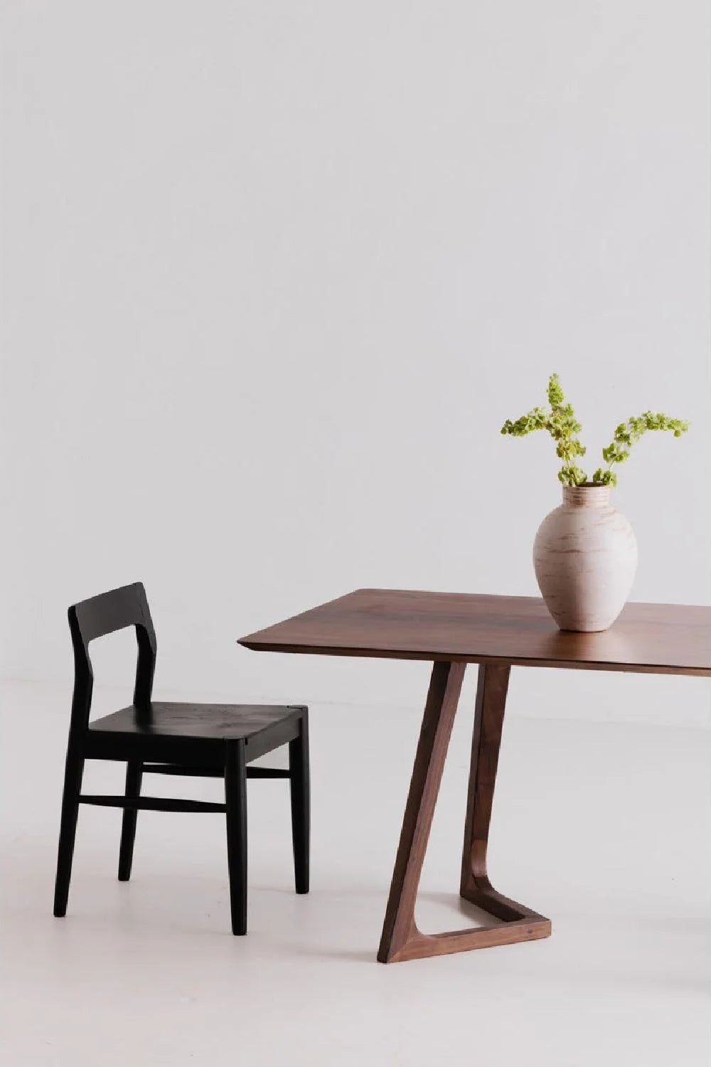 Luxury Godenza Solid Walnut Dining Table Modern Italian Style for Villa
