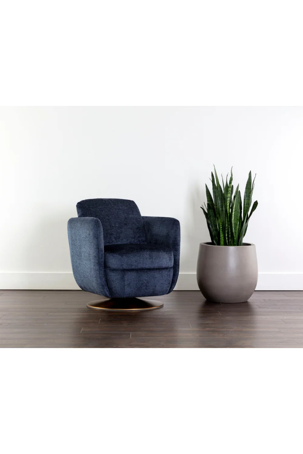 Luxury Gold Base Swivel Lounge Chair Modern Italian Style for Villa