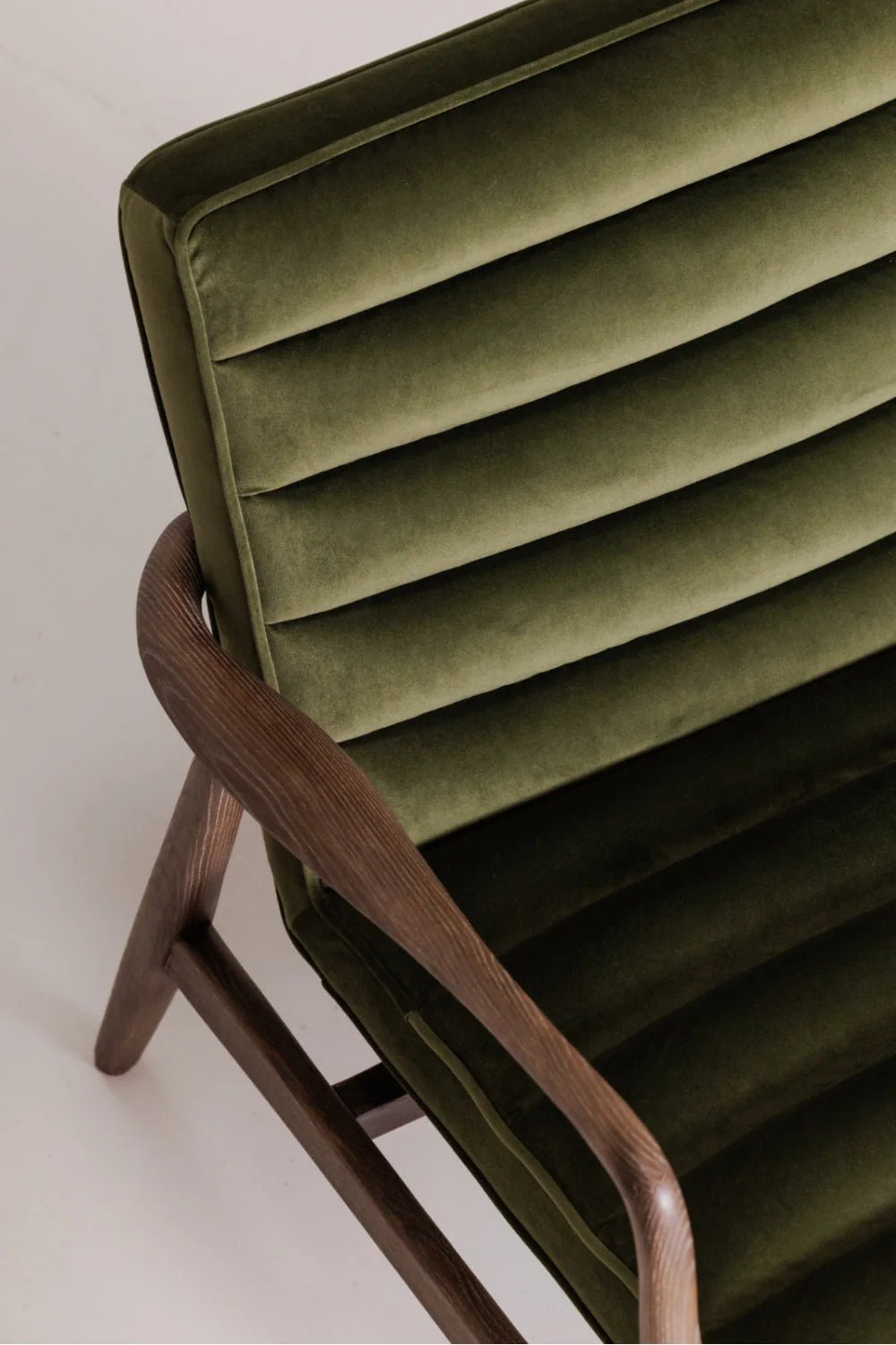 Luxury Green Velvet Tufted Accent Chair European Style for Villa