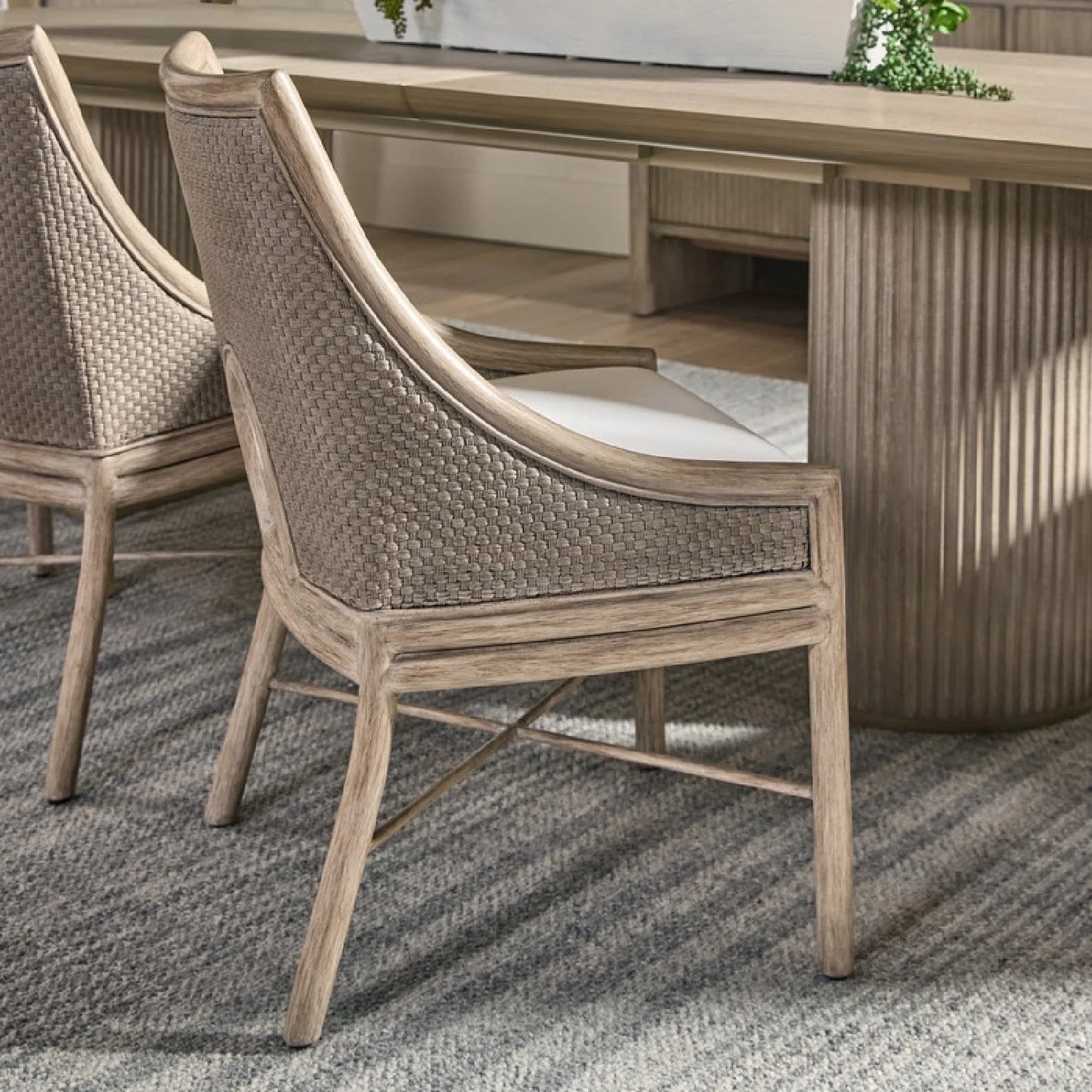 Luxury Halloway Gray Acacia Extendable Dining Table Modern Italian Style for Villa
