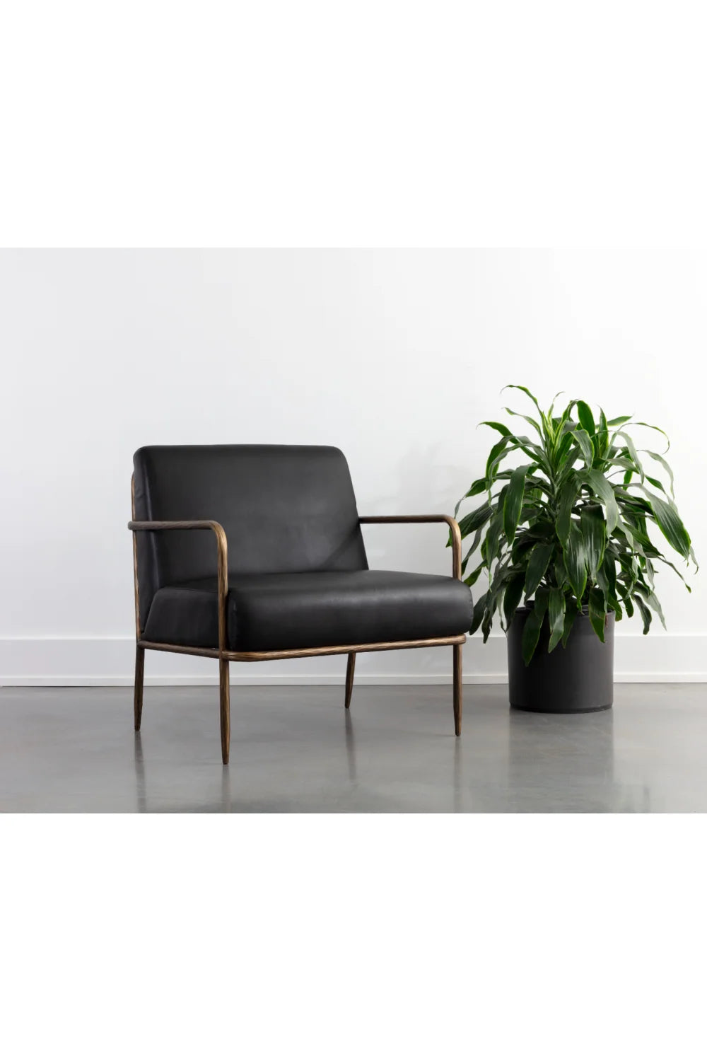 Luxury Hammered Brass Leather Lounge Chair European Style for Villa