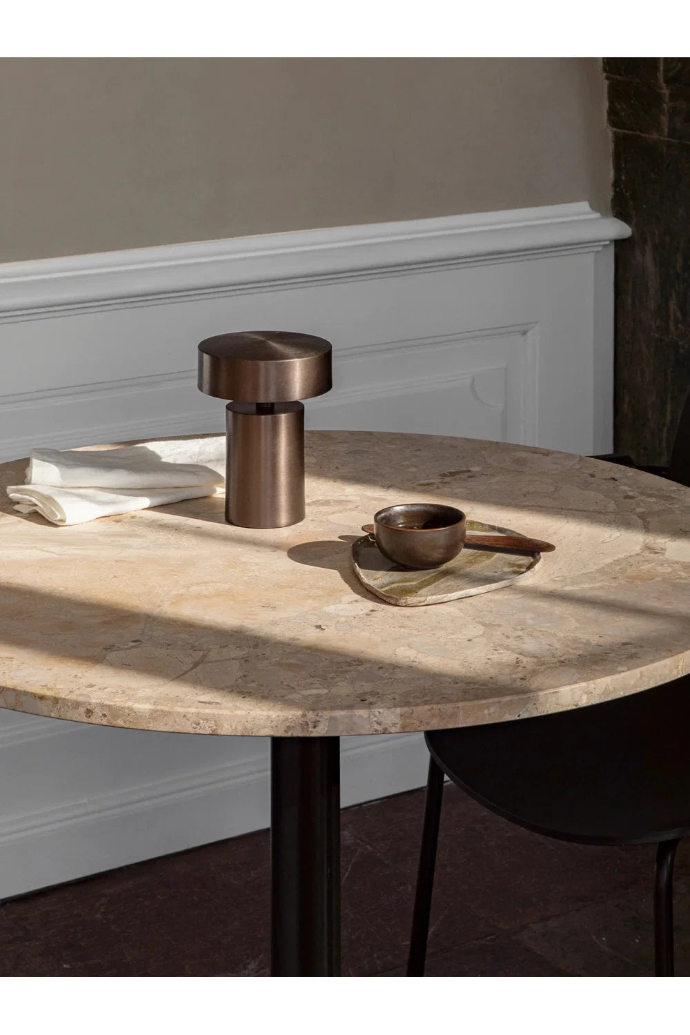 Luxury Harbour Round Dining Table Modern Italian Style for Villa