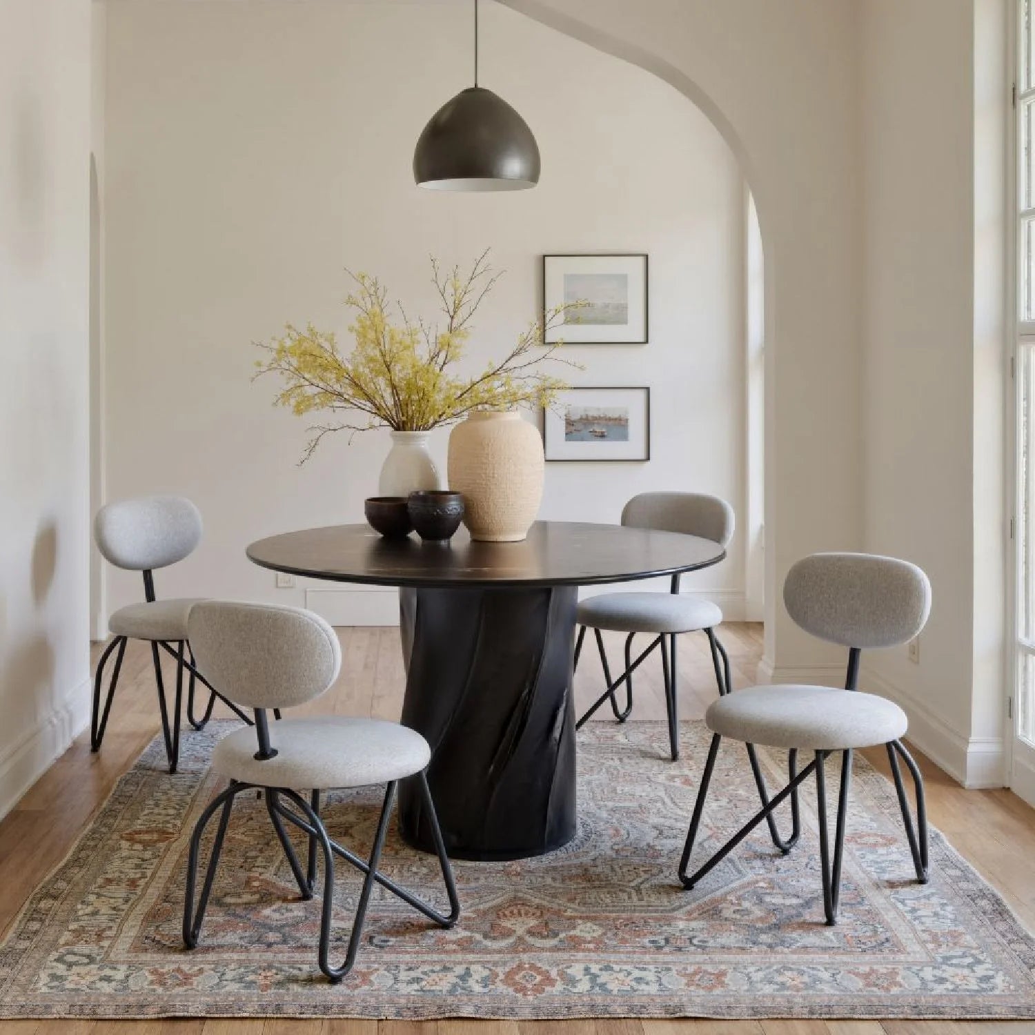 Luxury Kuro Round Dining Table Modern Italian Style for Villa