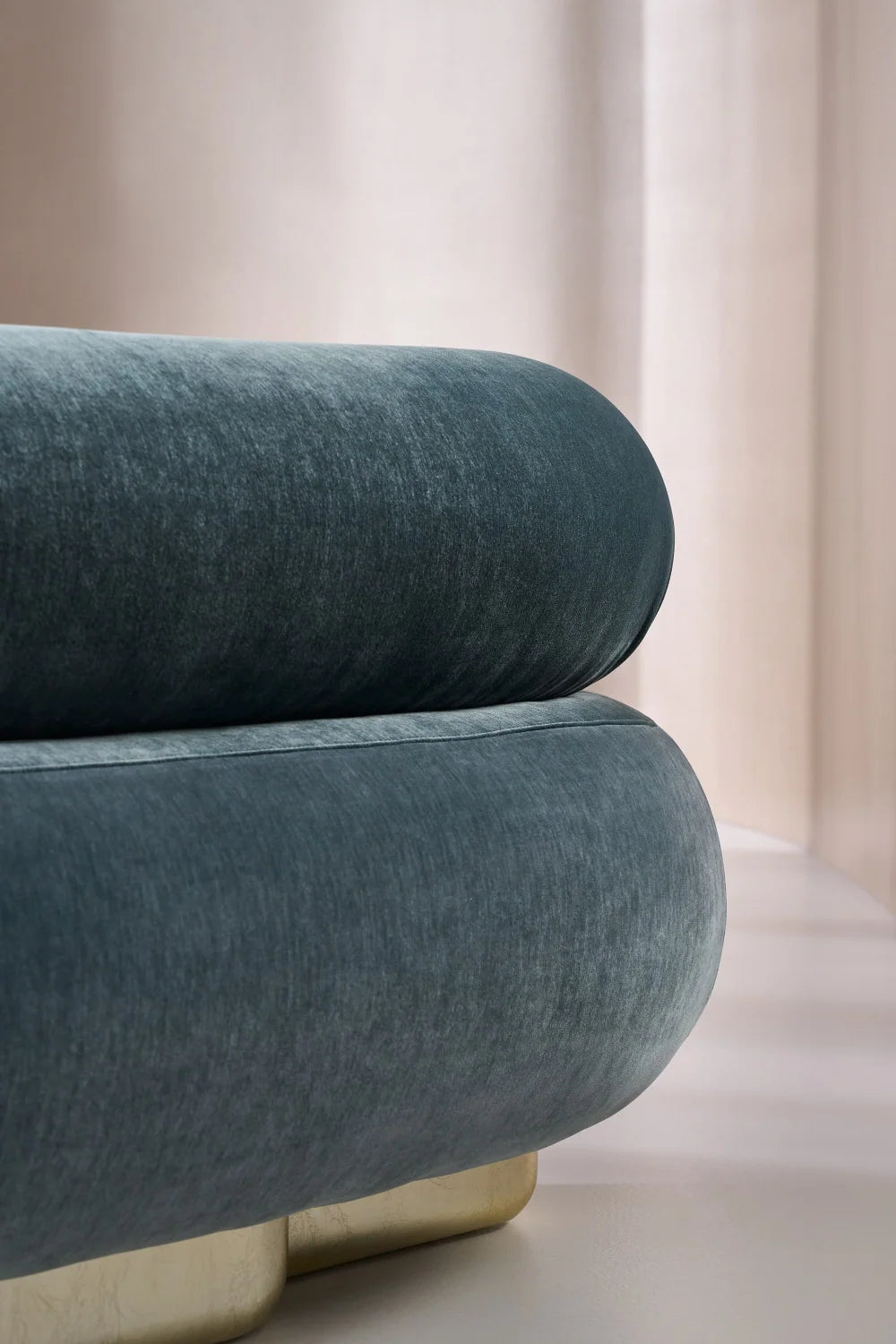 Luxury Lagoon Velvet Curved Sofa Modern Italian Style for Villa