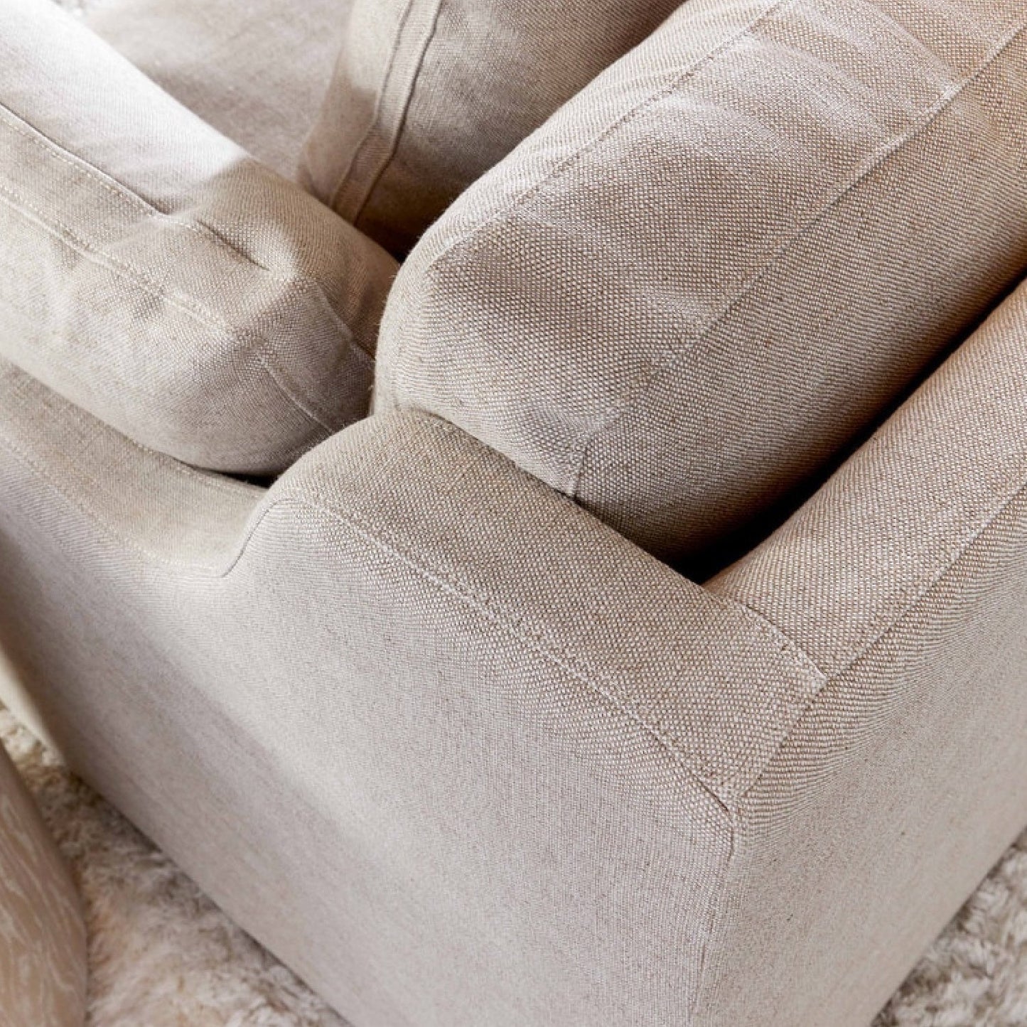 Luxury Lena Cream Linen Skirted Sofa Modern Italian Style for Villa