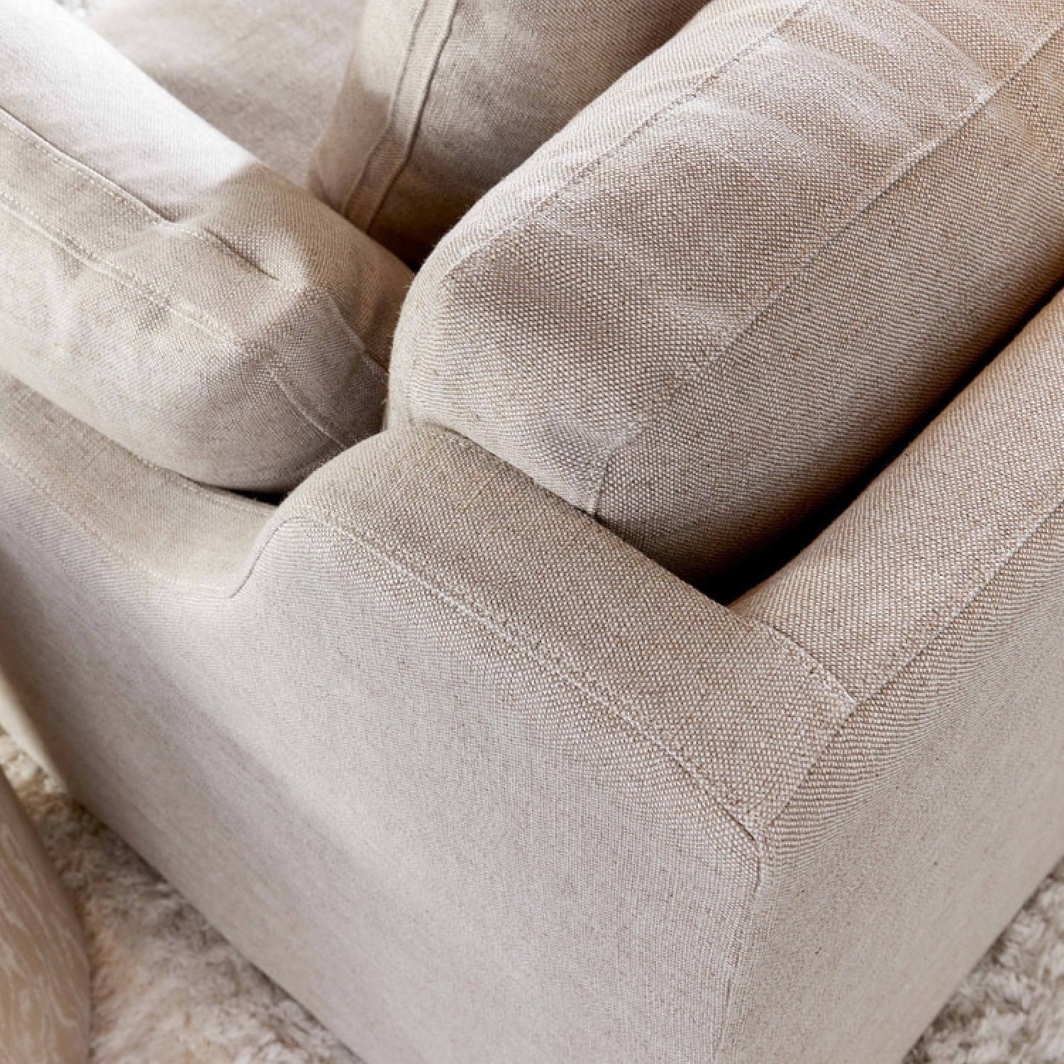 Luxury Lena Cream Linen Skirted Sofa Modern Italian Style for Villa
