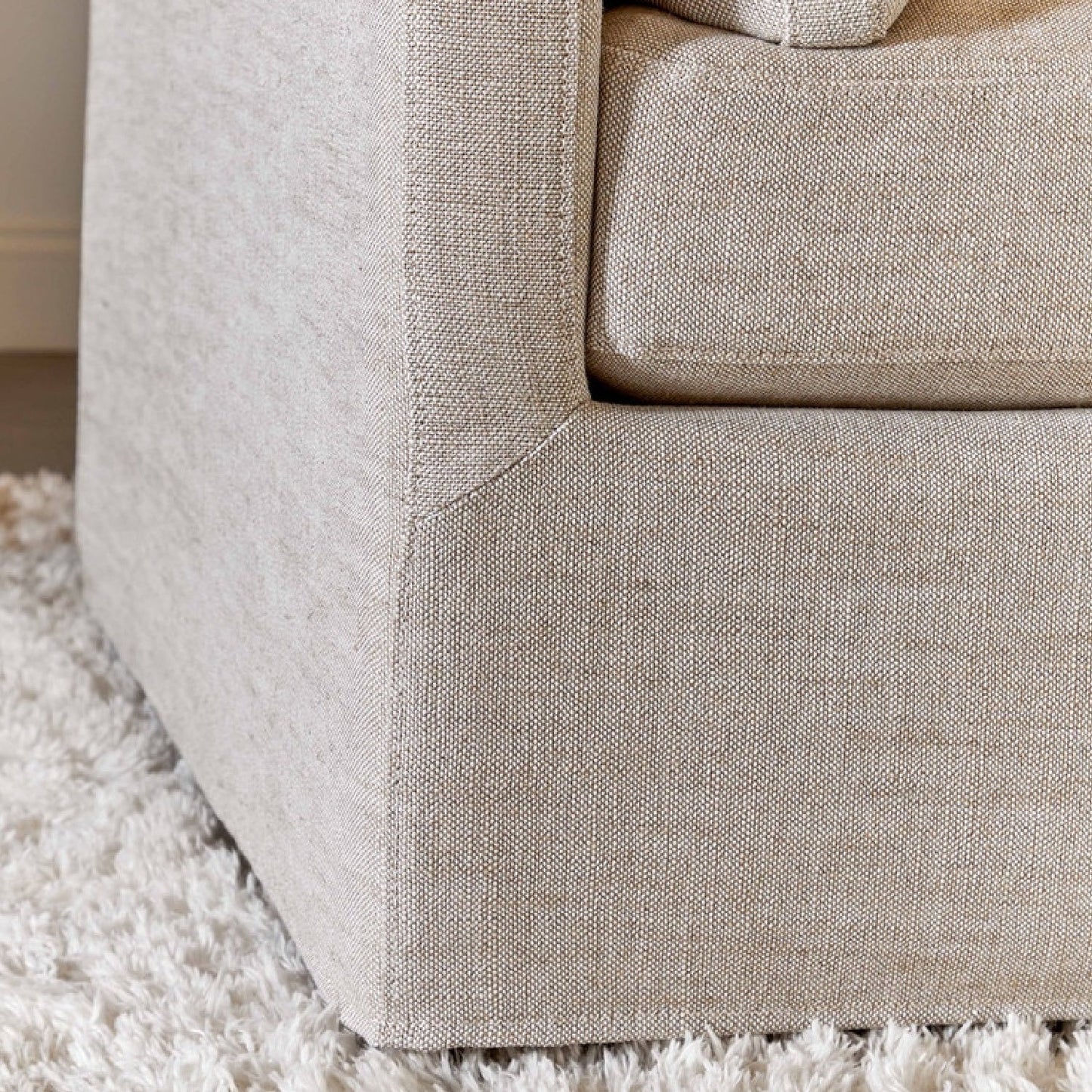 Luxury Lena Cream Linen Skirted Sofa Modern Italian Style for Villa