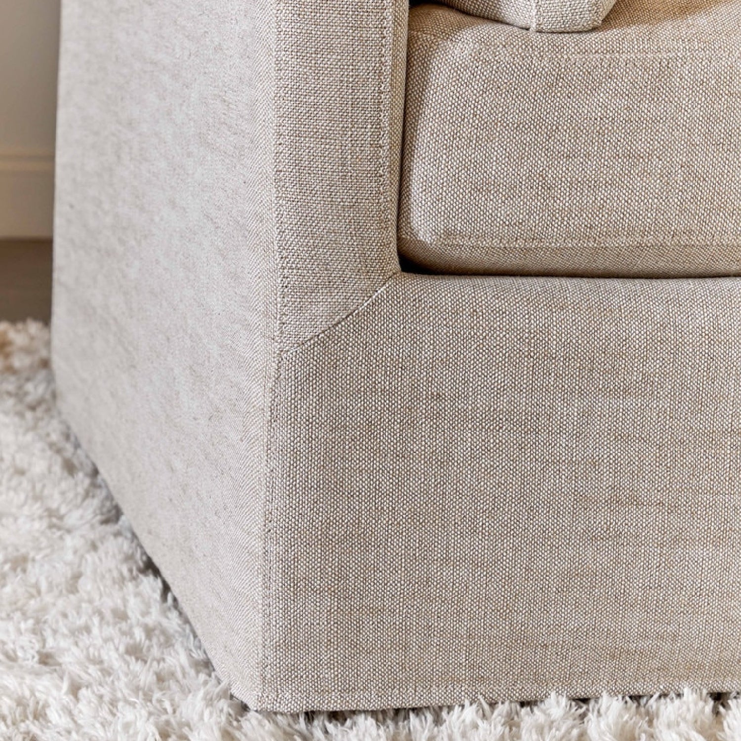 Luxury Lena Cream Linen Skirted Sofa Modern Italian Style for Villa