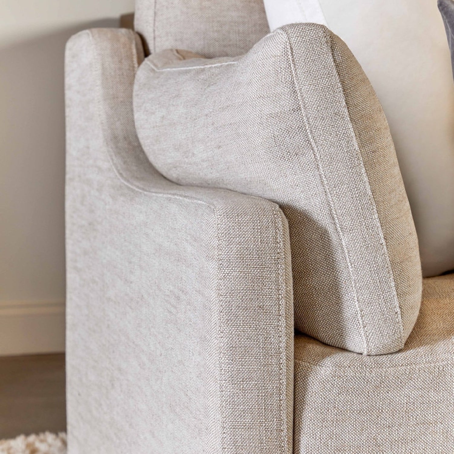 Luxury Lena Cream Linen Skirted Sofa Modern Italian Style for Villa