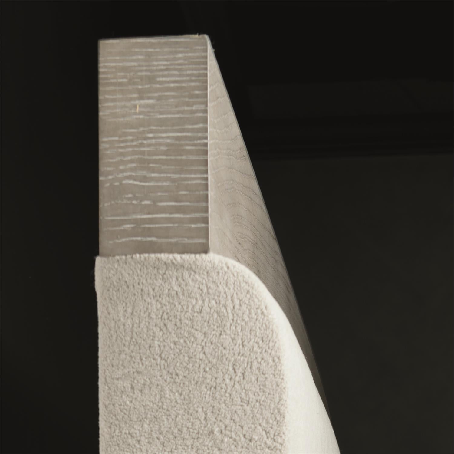 Luxury Linea Fabric Panel Bed Modern Italian Style for Villa